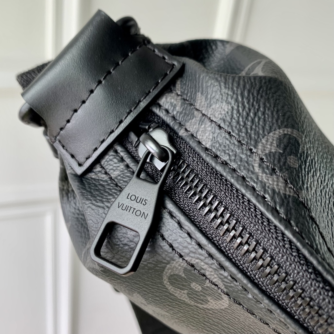 l**is V*t*n hamac bag-28.5 x 15 x 8cm