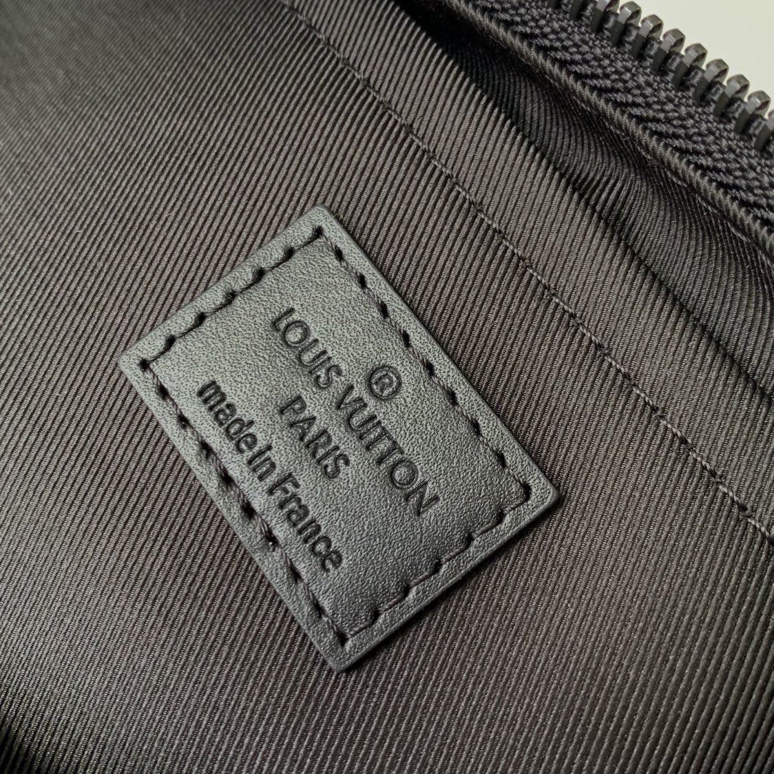 l**is V*t*n hamac bag-28.5 x 15 x 8cm