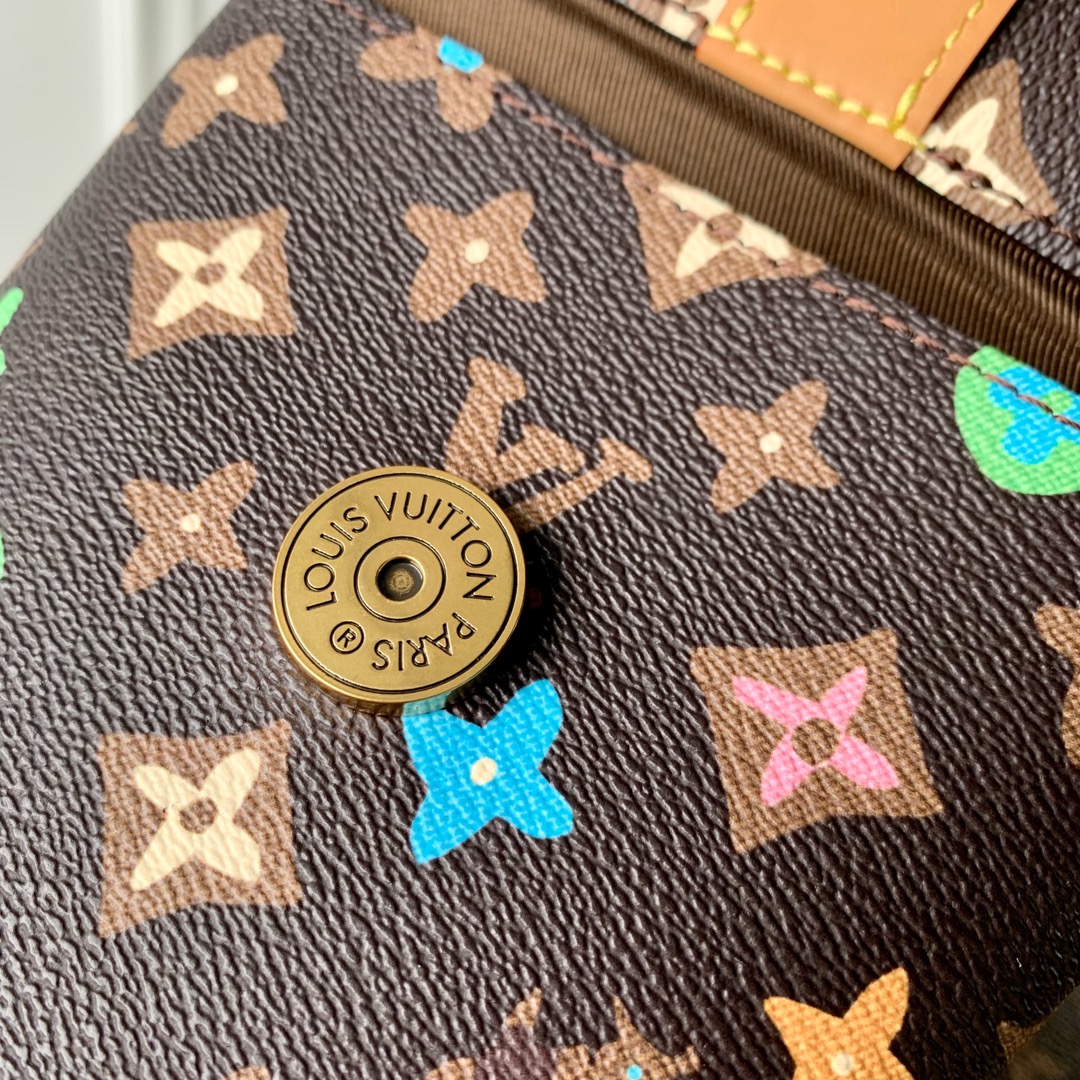 l**is V*t*n crossbody bag-12.5 x 18 x 8.5cm