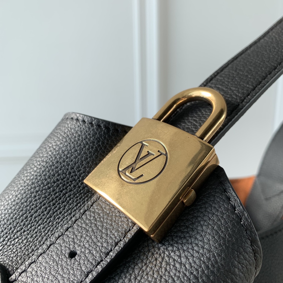 l**is V*t*n low key hobo-m25352-24 x 28 x 16cm