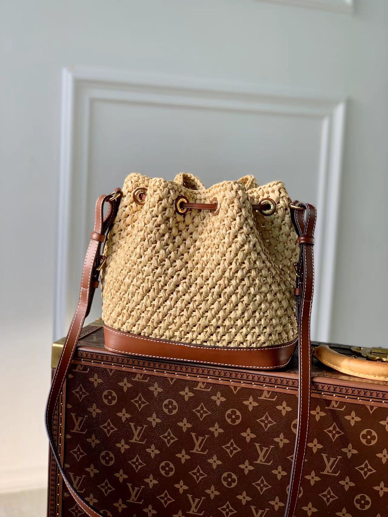 l**is V*t*n noé bb handbag-22 x 24 x 15cm