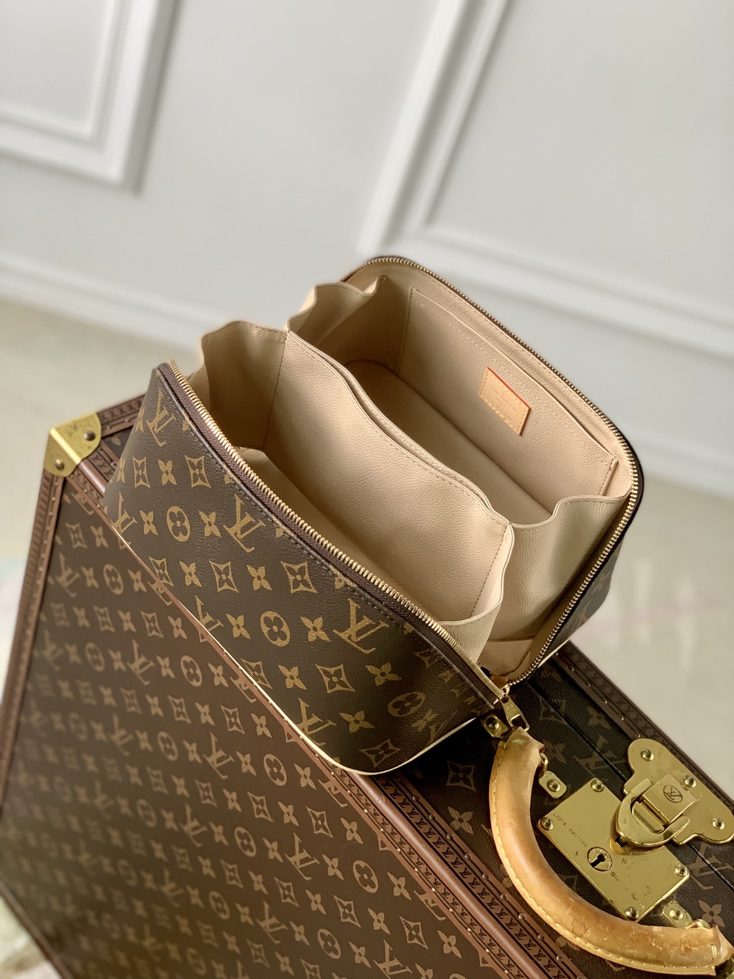 l**is V*t*n toiletry bag 2 compartments bag-24 x 13 x 13cm