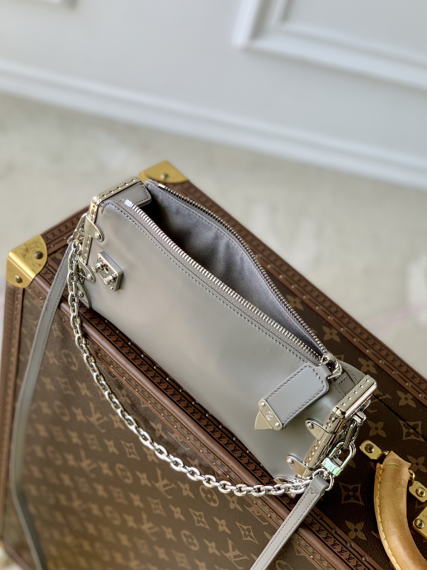 l**is V*t*n slim trunk--m25445-23 x 12 x 4cm