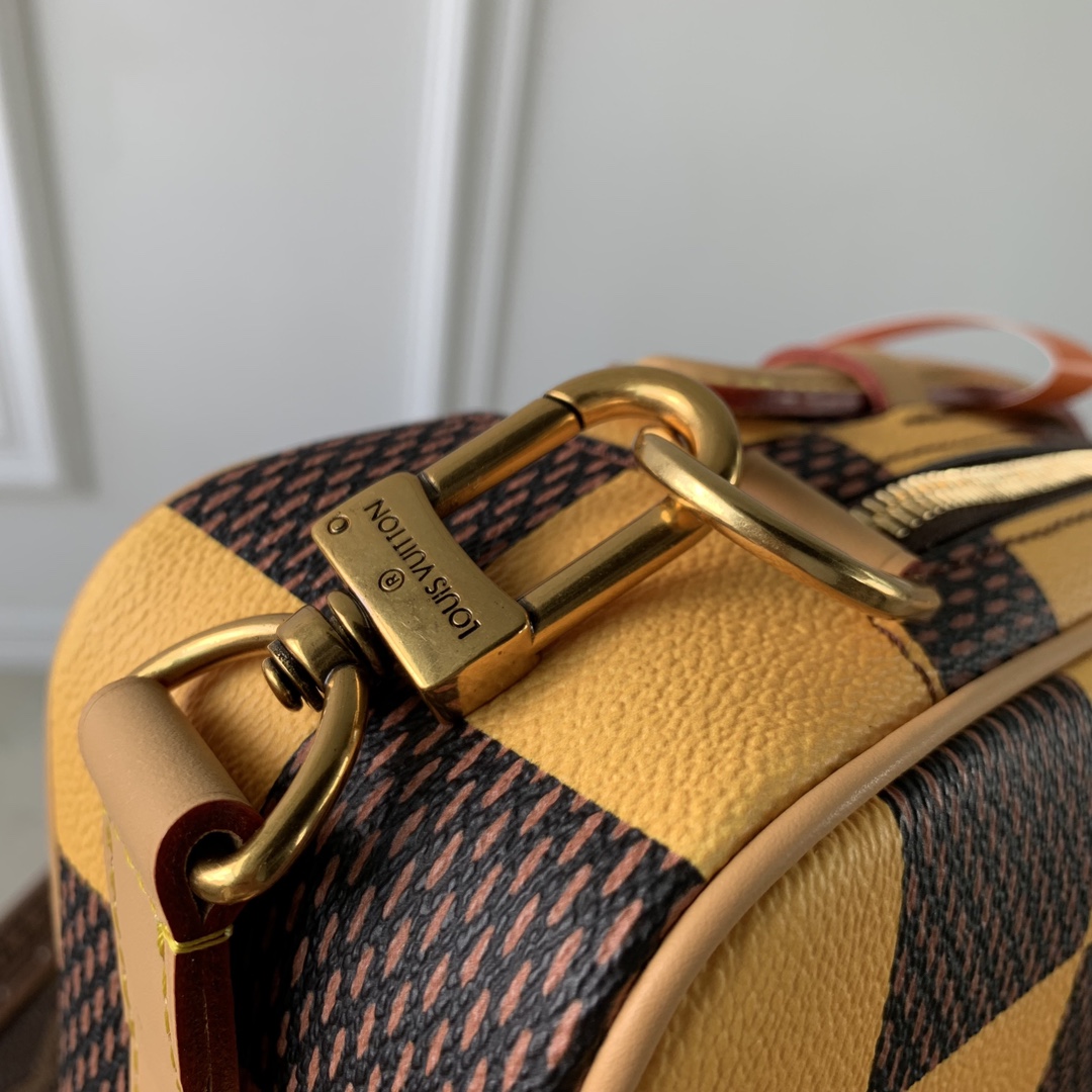 l**is V*t*n chess messenger bag-24 x 24 x 8cm