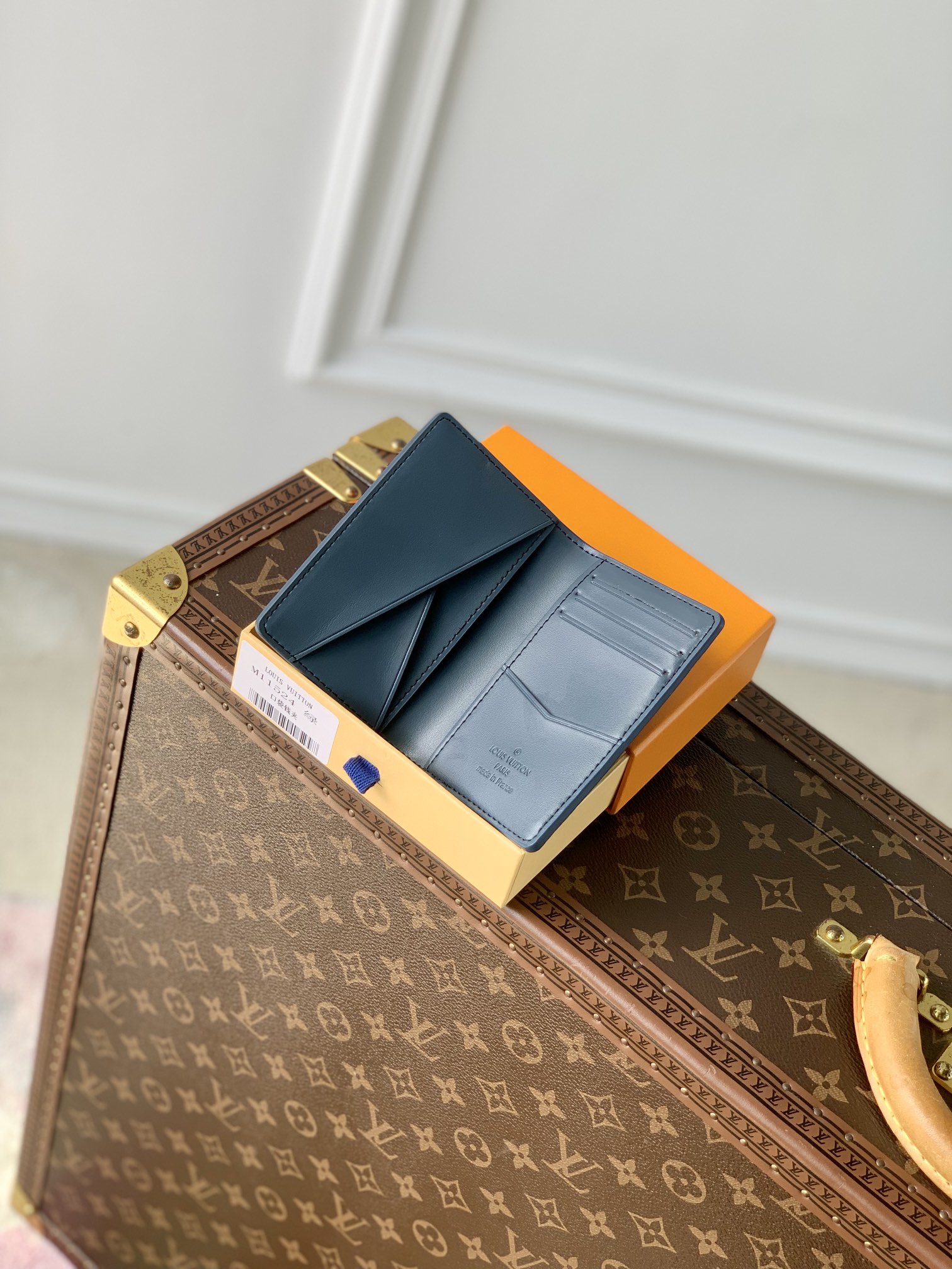 l**is V*t*n wallet-m11524-7.5 x 11.1 x 1cm