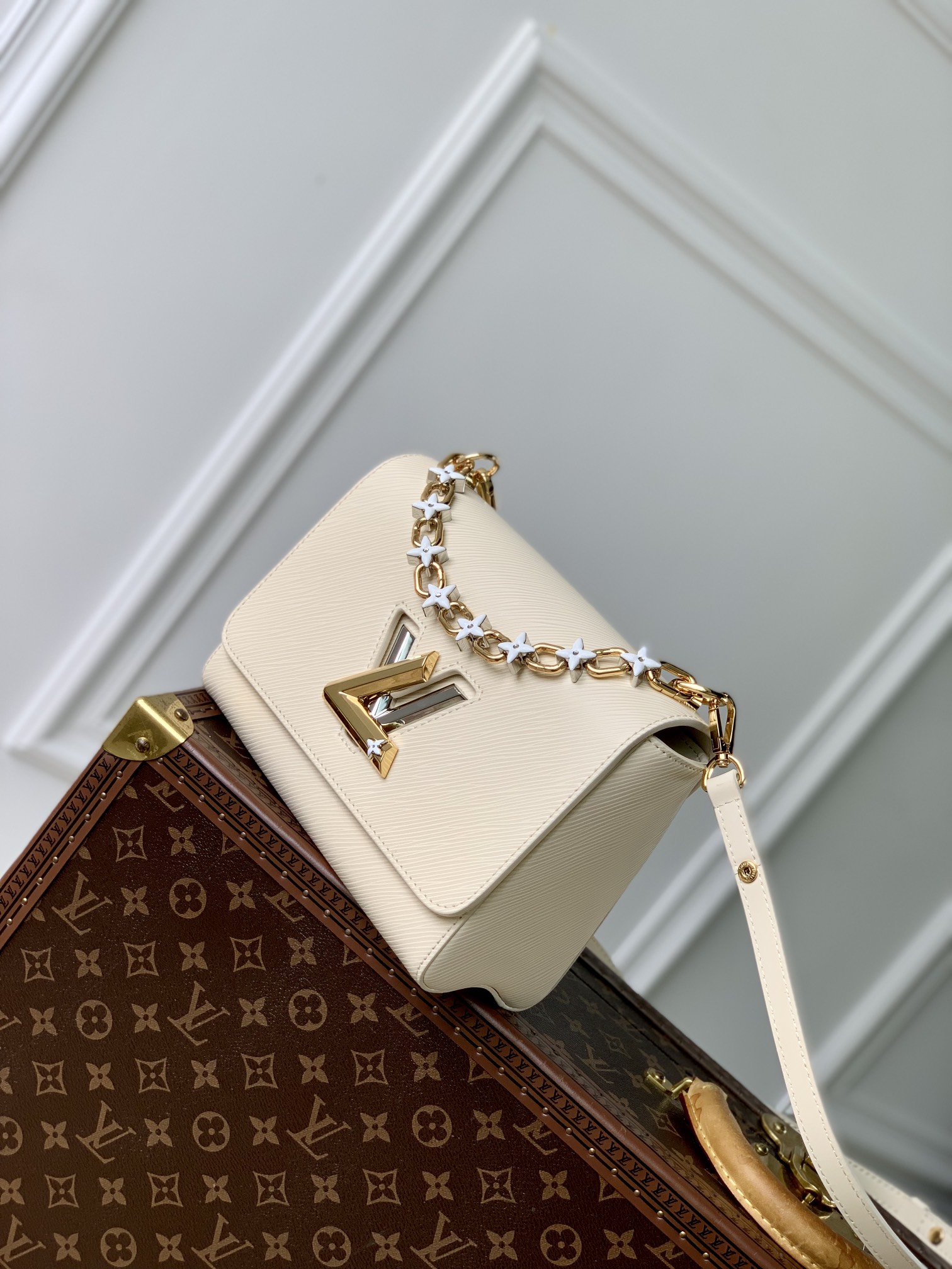 l**is V*t*n twist mm bloom bag-23*17*9.5cm
