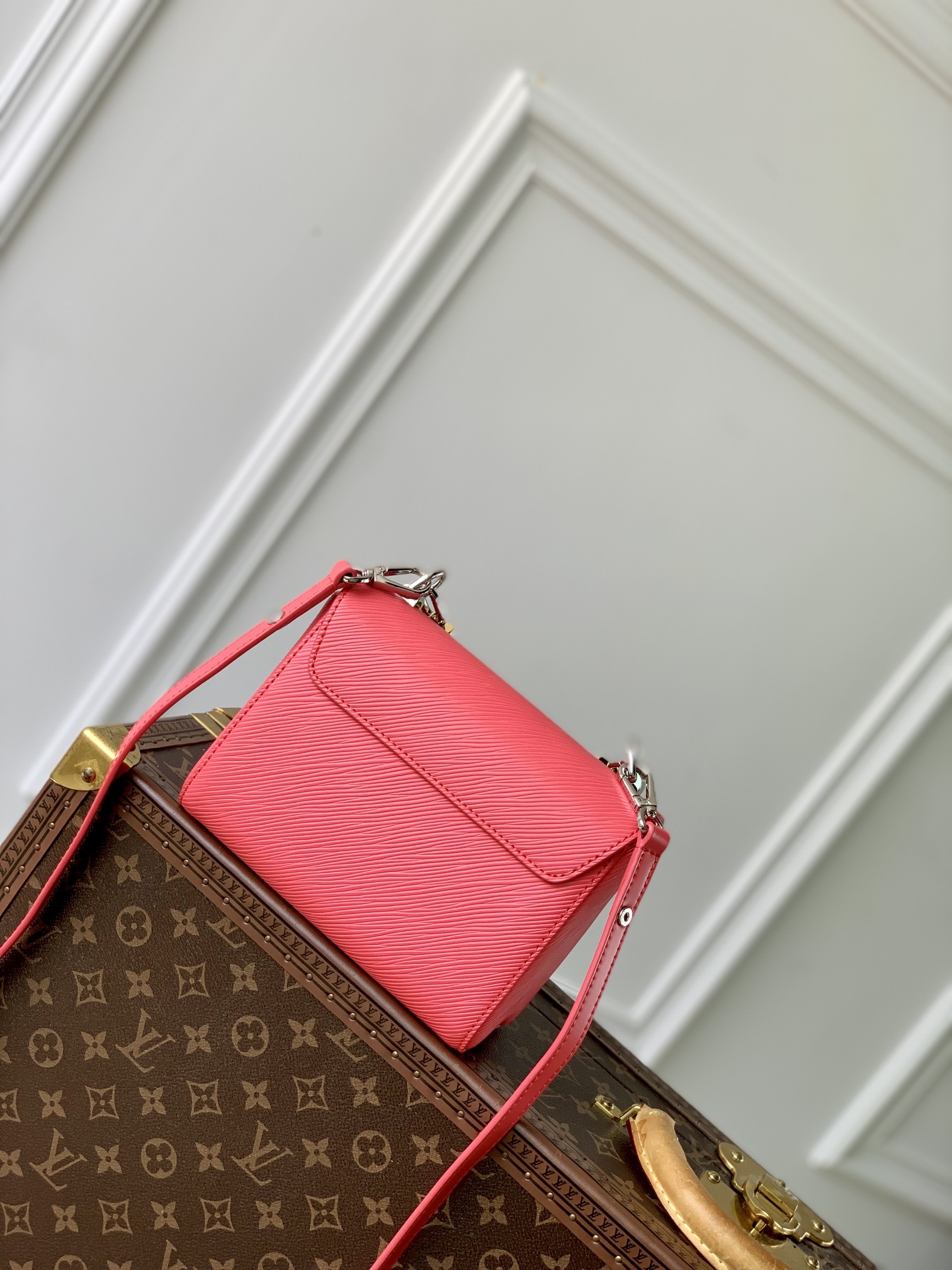 l**is V*t*n twist pm lv bloom bag-19x 15x 9cm