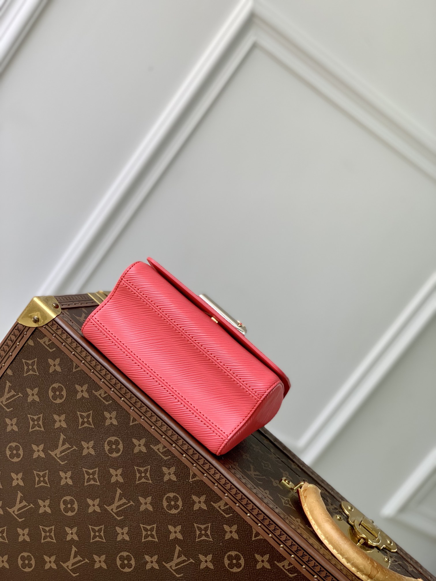 l**is V*t*n twist pm lv bloom bag-19x 15x 9cm
