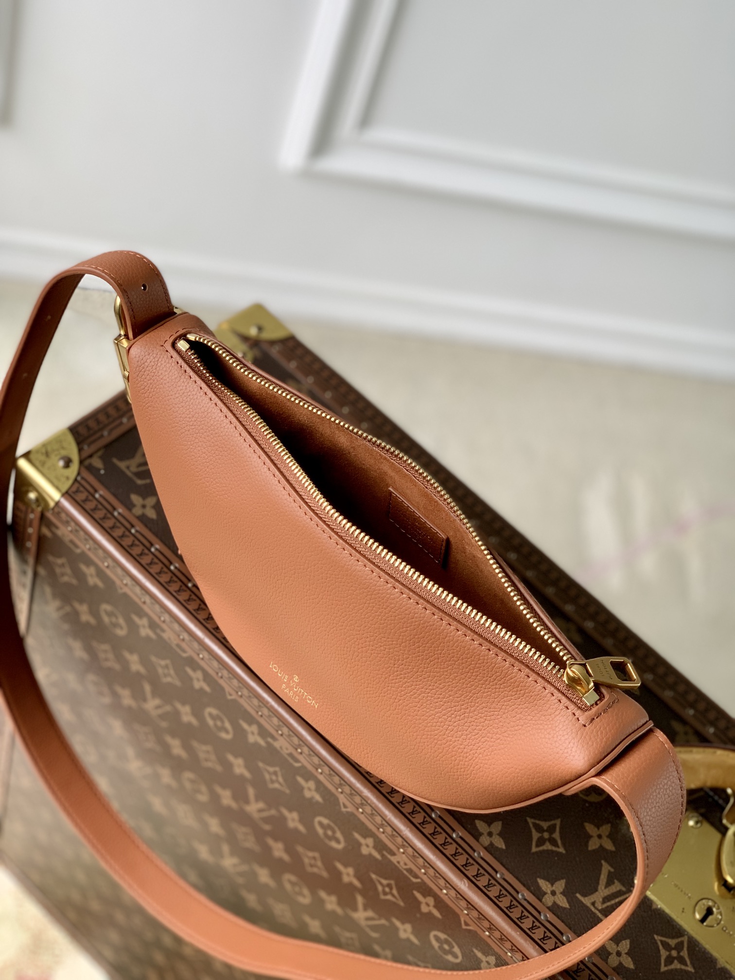 l**is V*t*n low key bumbag-28*13*5.5cm