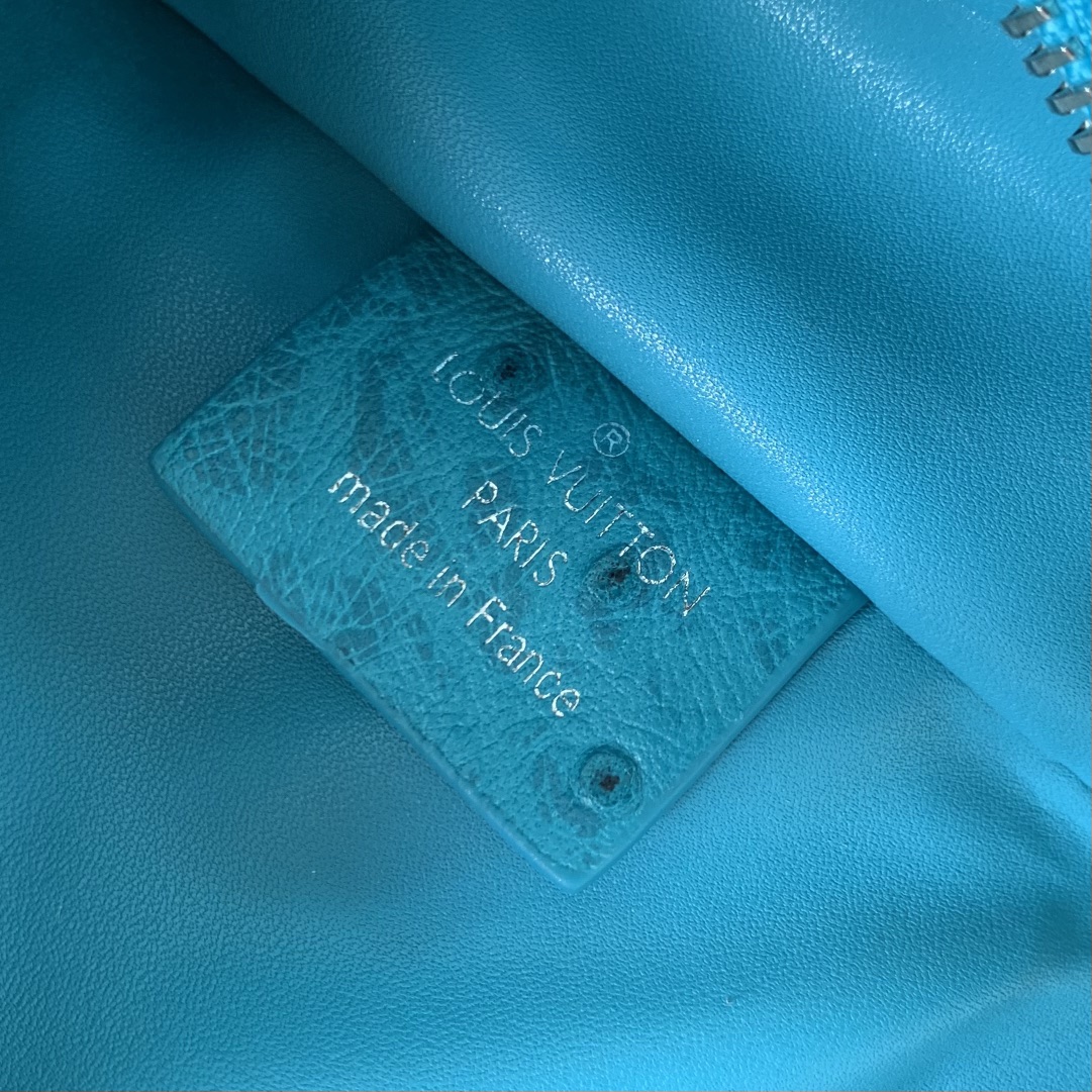 l**is V*t*n slim trunk--m25445-23 x 12 x 4cm