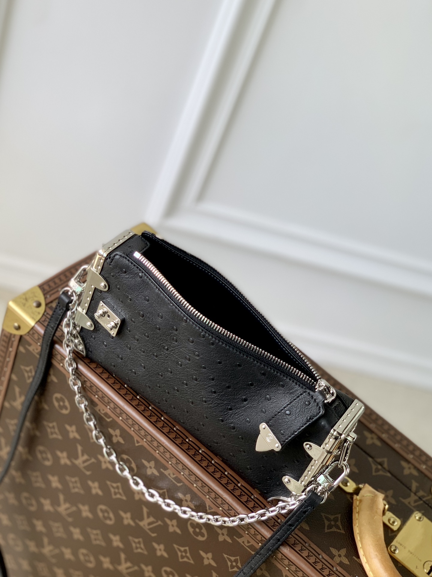 l**is V*t*n slim trunk--m25445-23 x 12 x 4cm