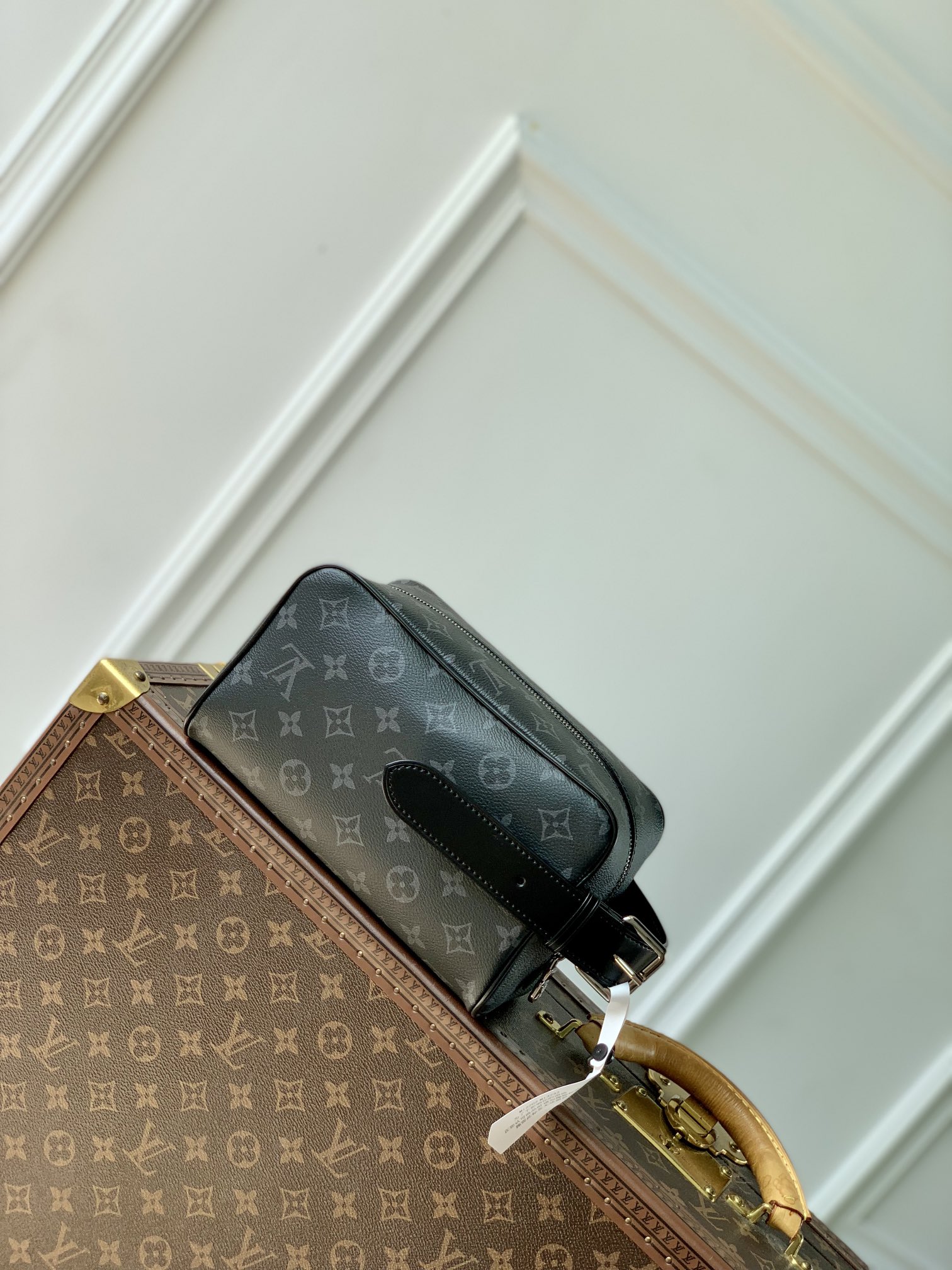 l**is V*t*n locker dopp kit pouch -23 x 13 x 12cm