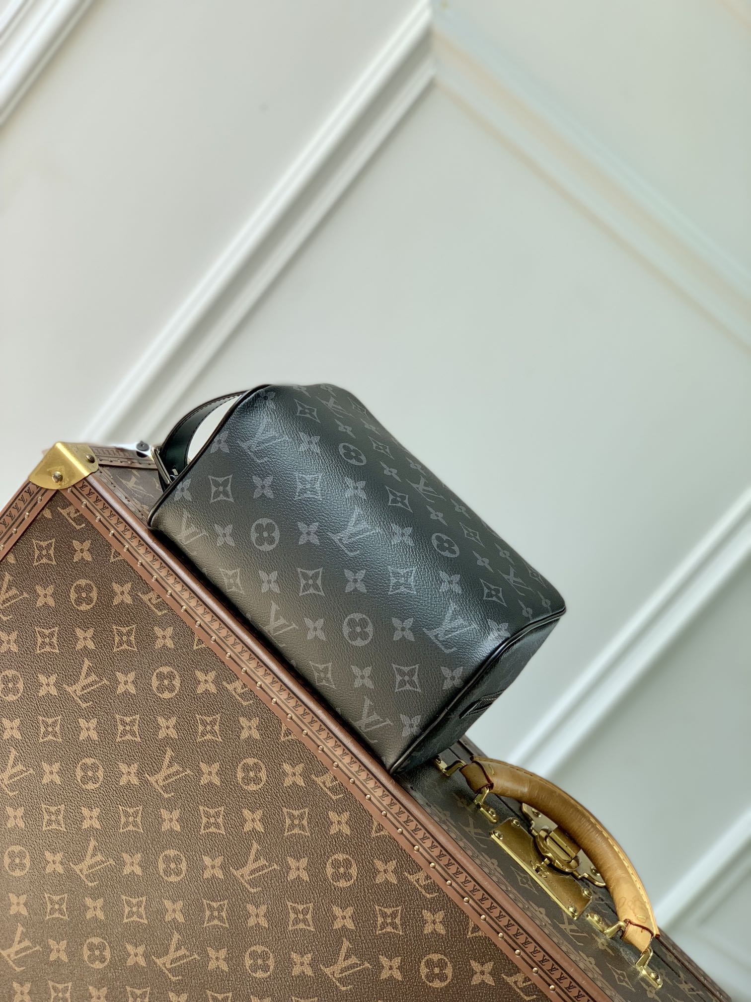 l**is V*t*n locker dopp kit pouch -23 x 13 x 12cm