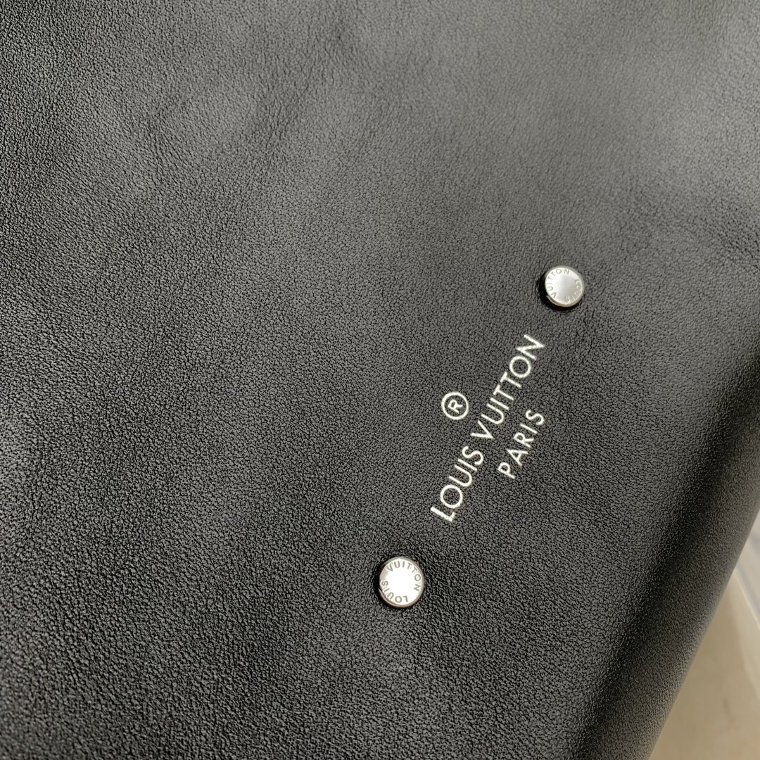 l**is V*t*n dark side atlantis mm handlebag-30 x 41 x 11cm