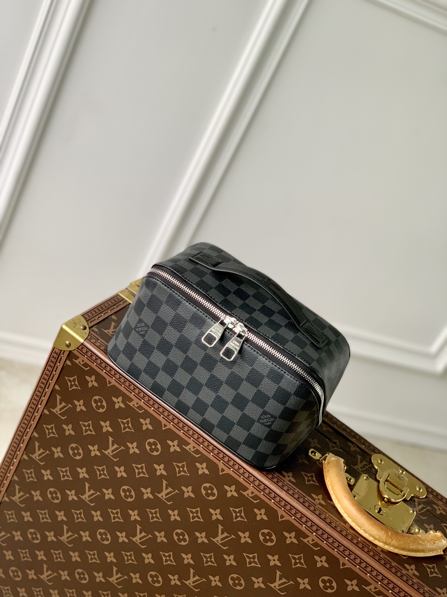 l**is V*t*n toiletry bag 2 compartments-24*13*13cm