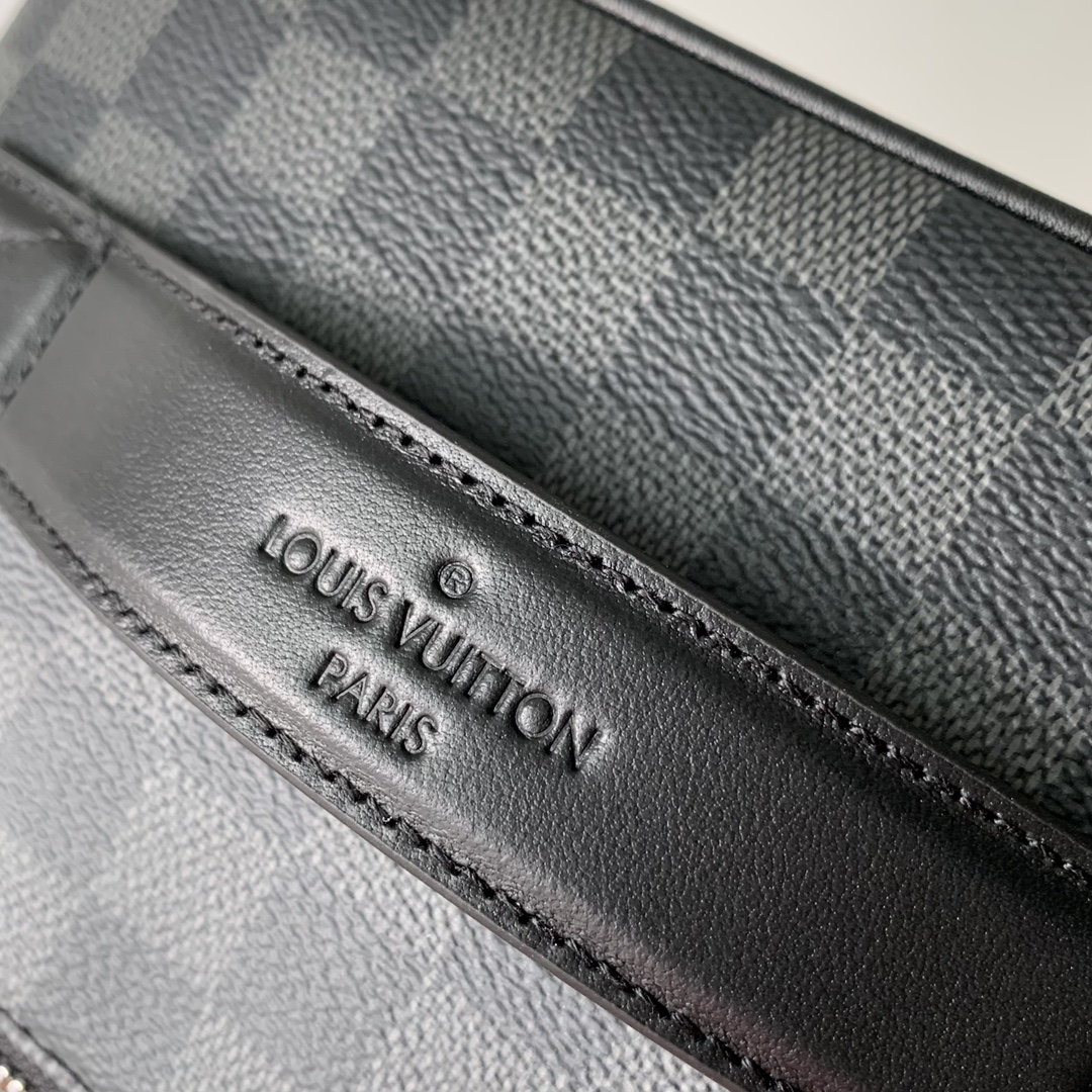 l**is V*t*n toiletry bag 2 compartments-24*13*13cm