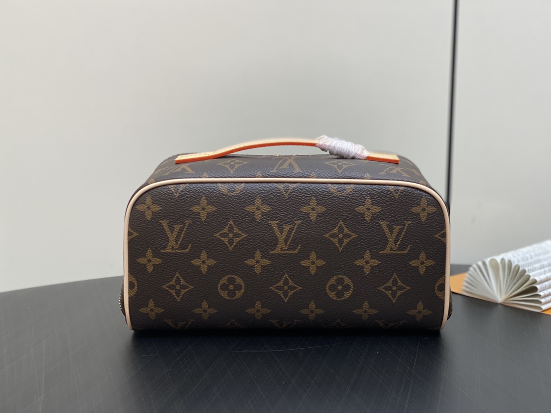 l**is V*t*n toiletry bag 2 compartments-24*13*13cm