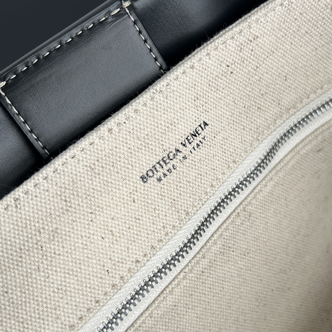 Bo*te*ga ve*ne*ta andiamo-42x35x18cm