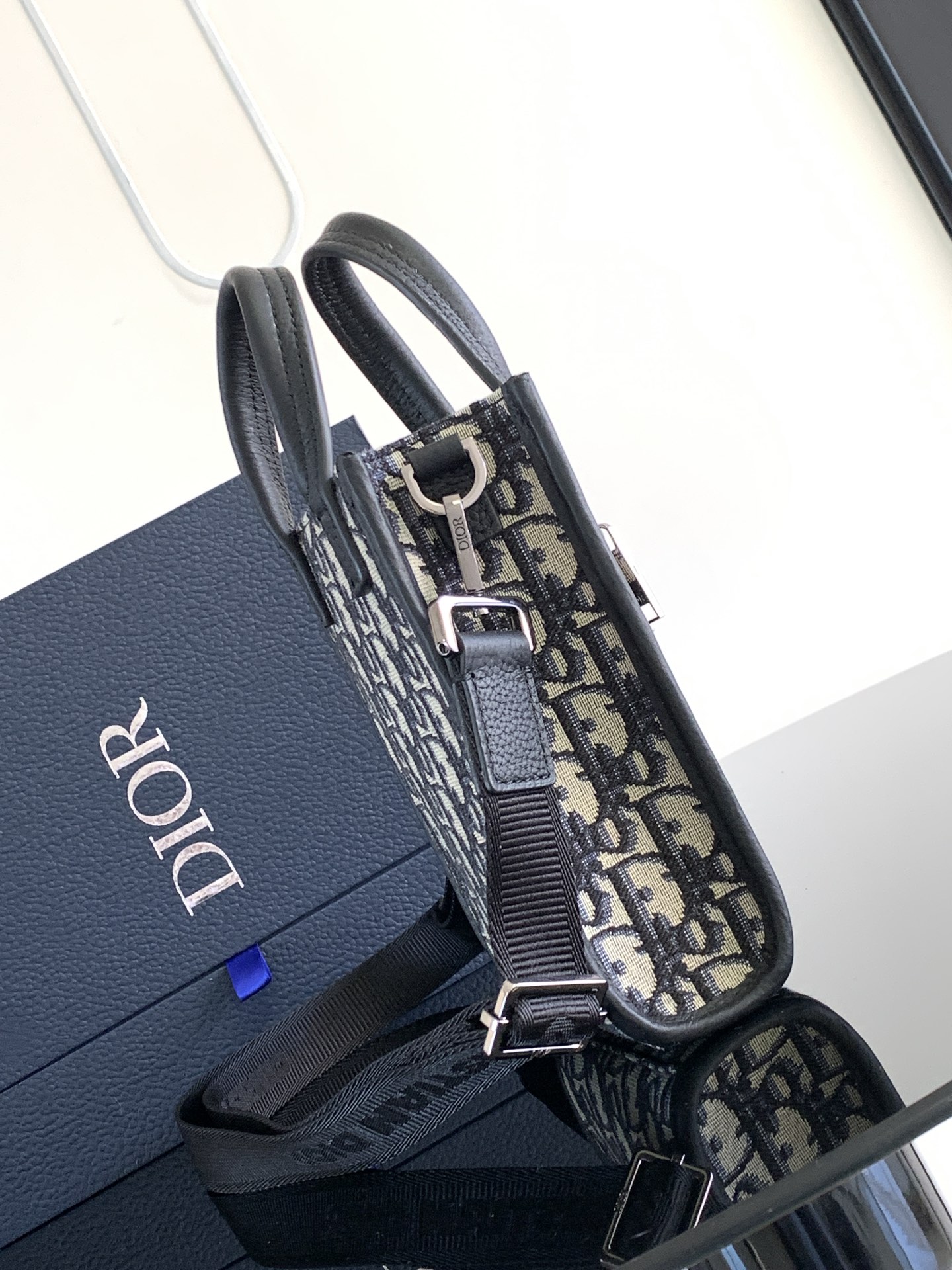 d*or safari N0*H-south bag-14 x 19 x 6.5cm