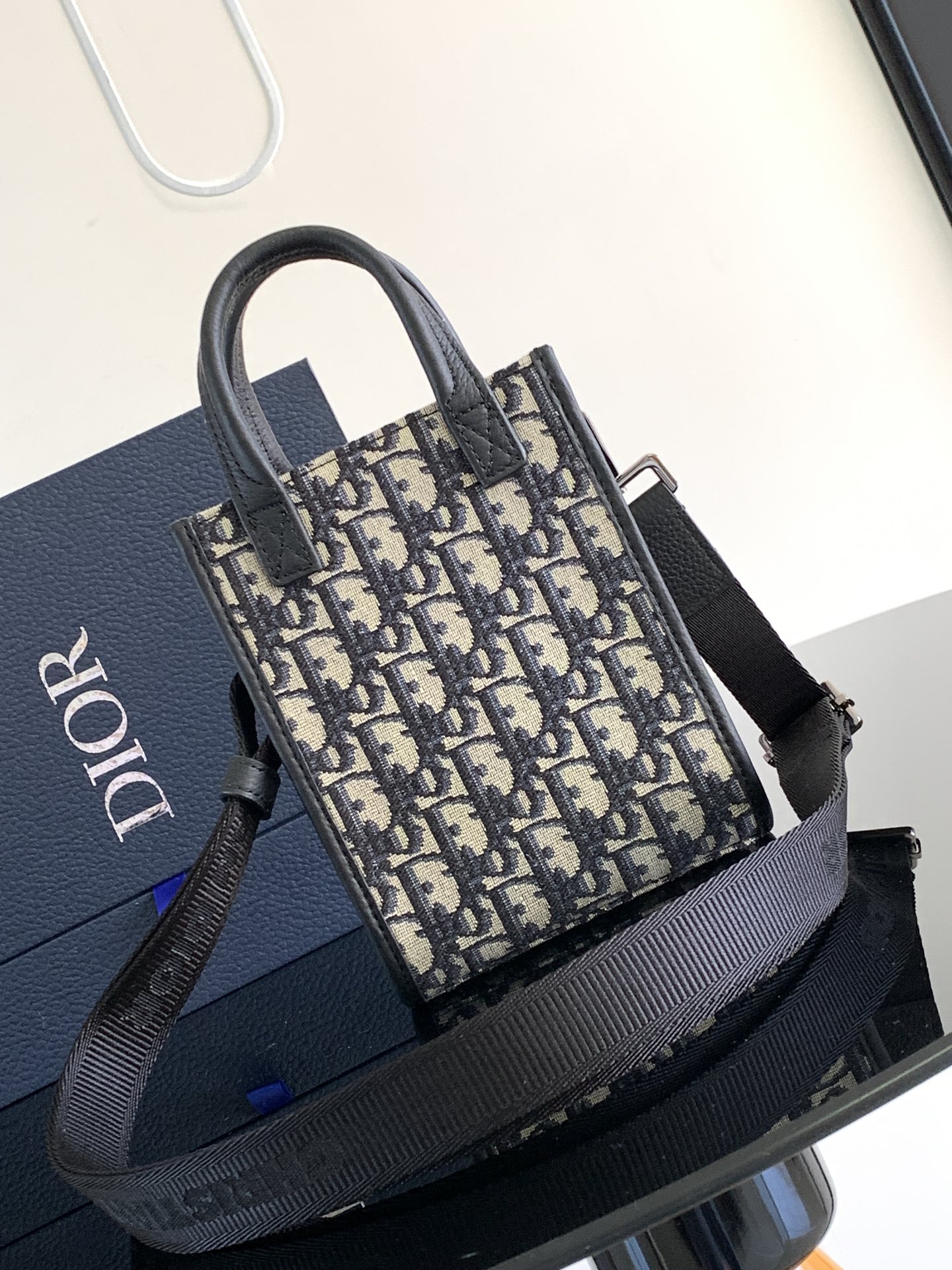 d*or safari N0*H-south bag-14 x 19 x 6.5cm