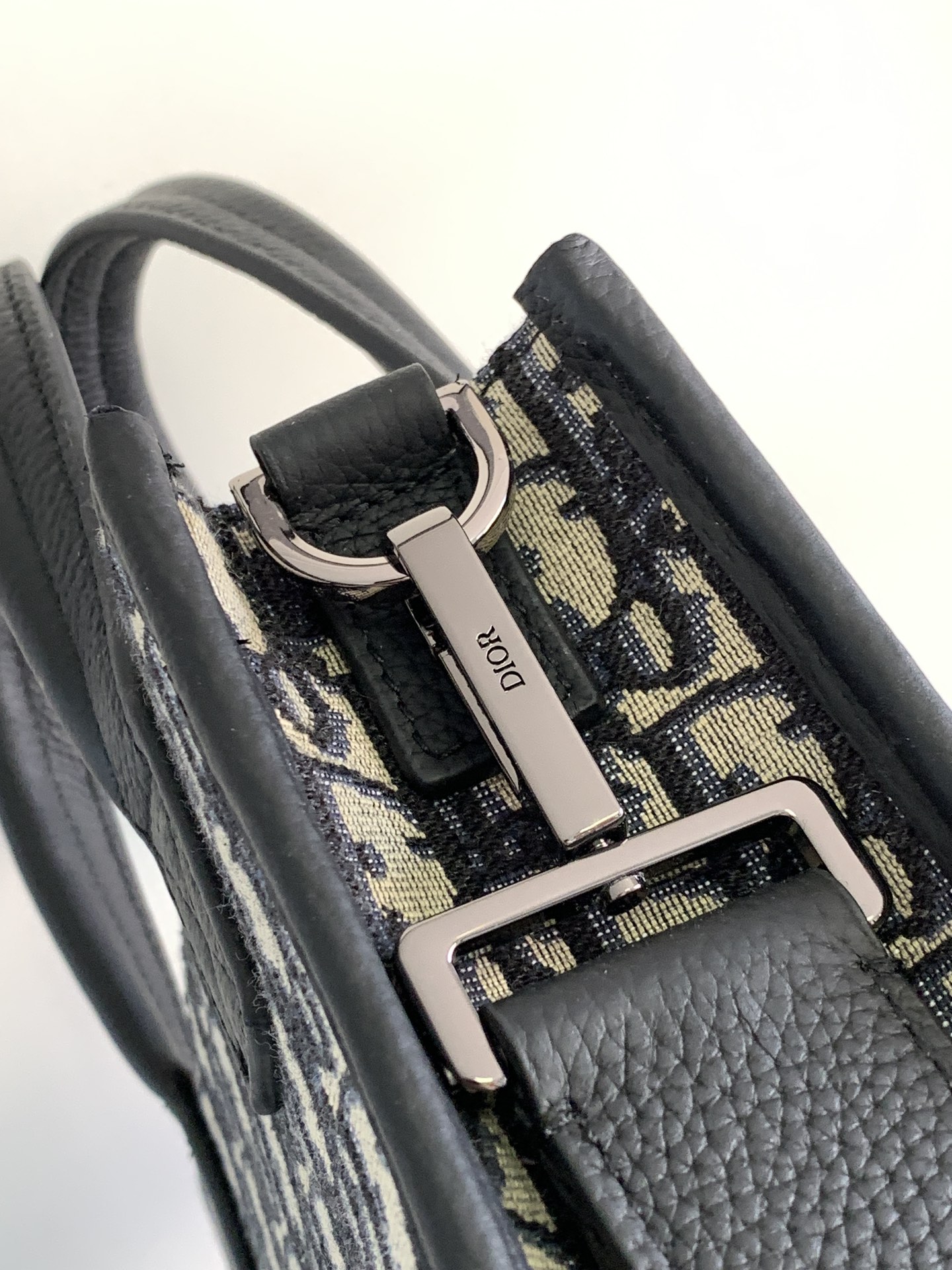 d*or safari N0*H-south bag-21 x 23.5 x 7.5cm