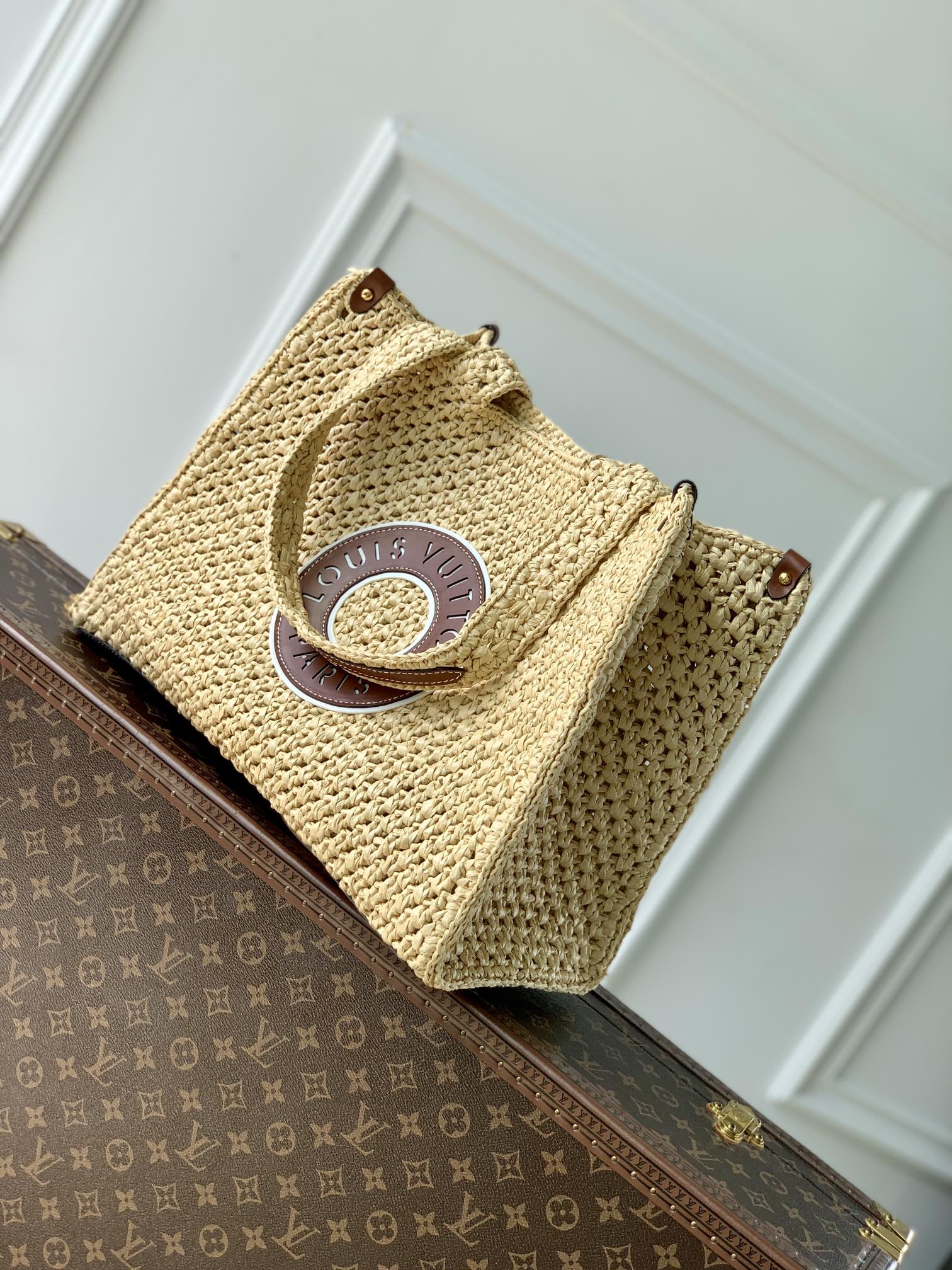 l**is V*t*n onthego handbag-37.5 x 30 x 17cm