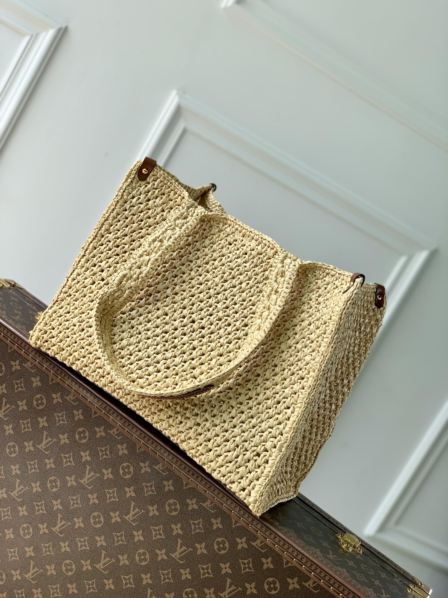l**is V*t*n onthego handbag-37.5 x 30 x 17cm