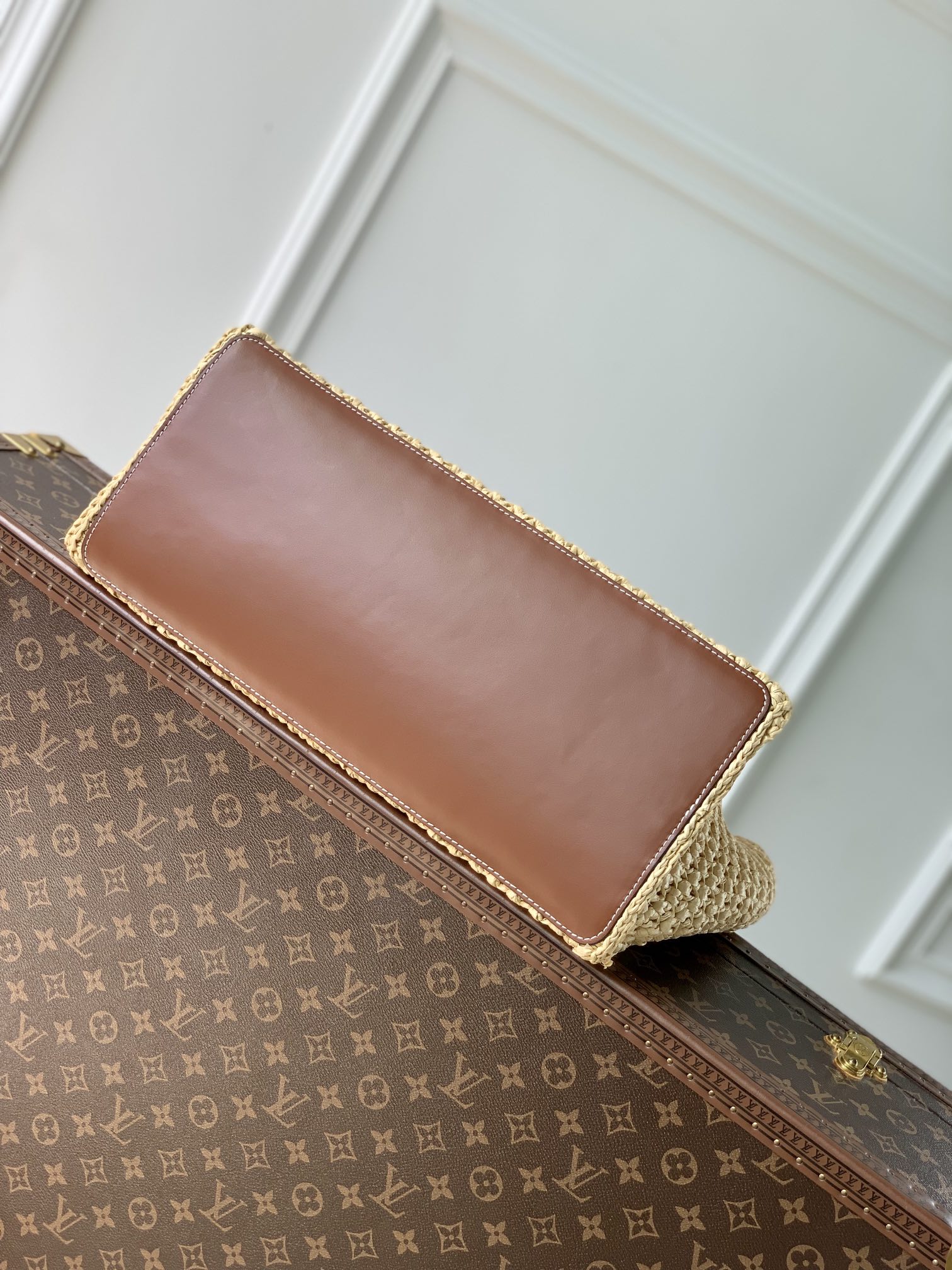 l**is V*t*n onthego handbag-37.5 x 30 x 17cm