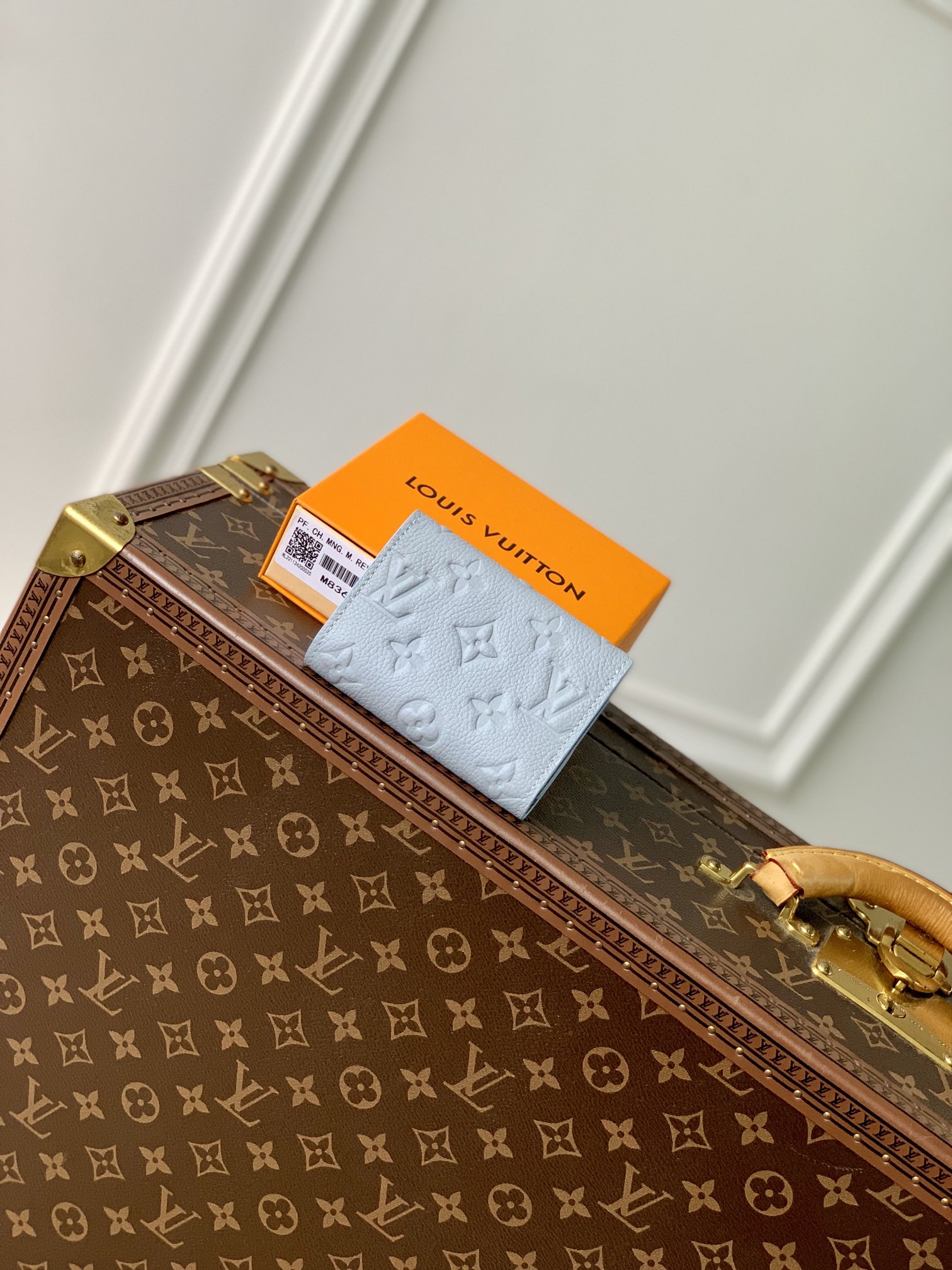 l**is V*t*n wallet-11 x 8 x 2.5cm