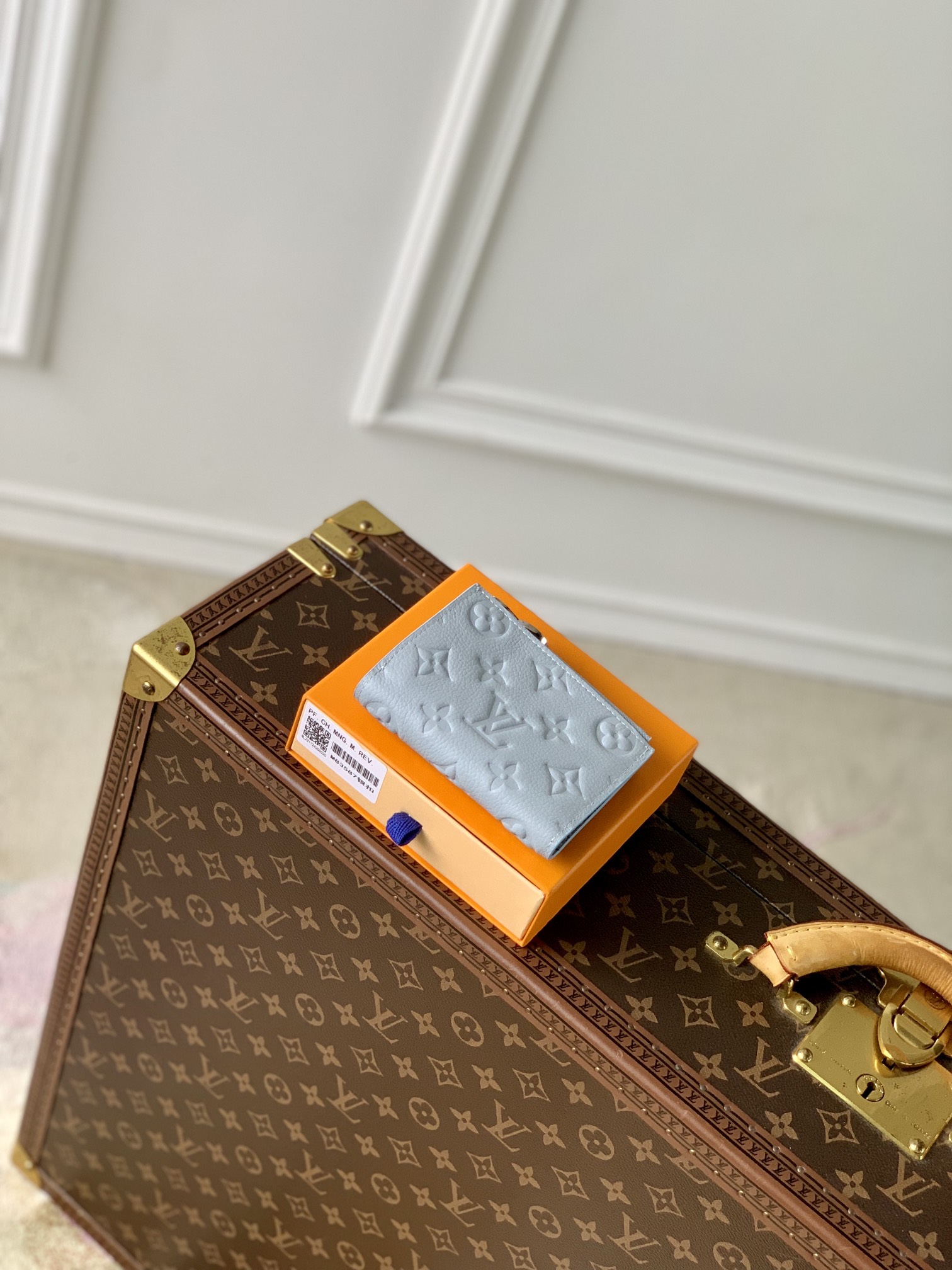 l**is V*t*n wallet-9 x 11.5 x 1.5cm