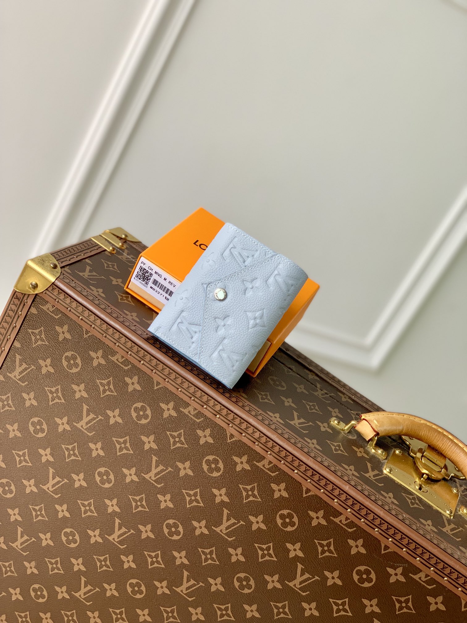 l**is V*t*n wallet-9 x 11.5 x 1.5cm