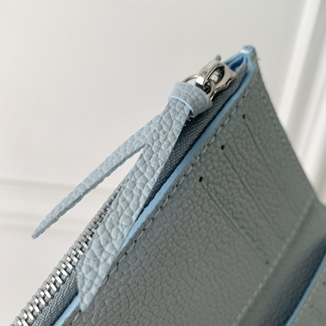 l**is V*t*n wallet-9 x 11.5 x 1.5cm