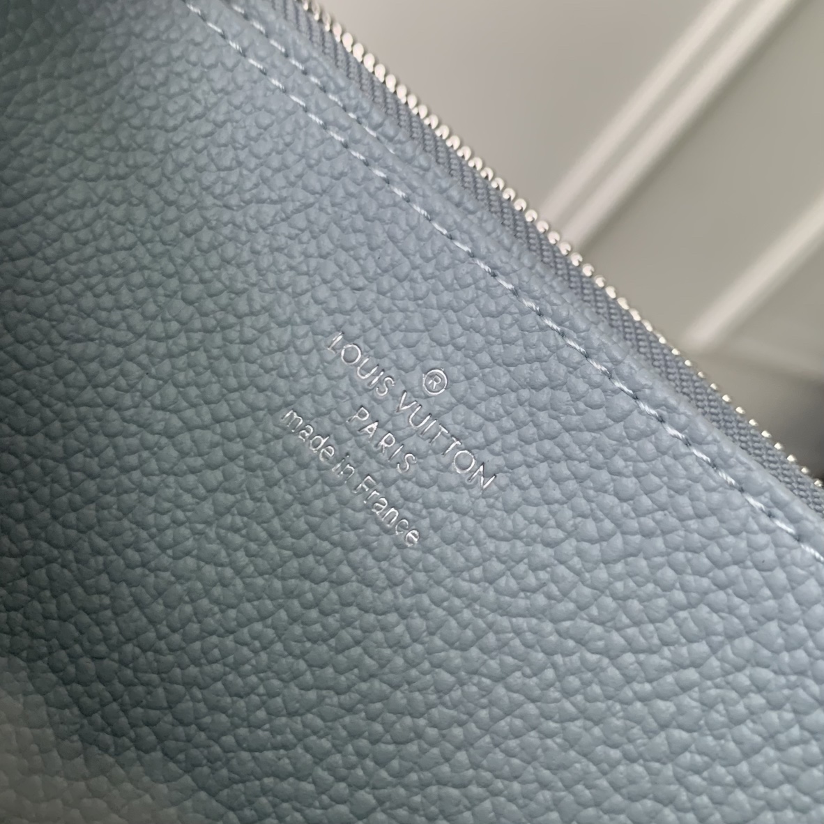 l**is V*t*n wallet-19.5 10.5 2.5cm
