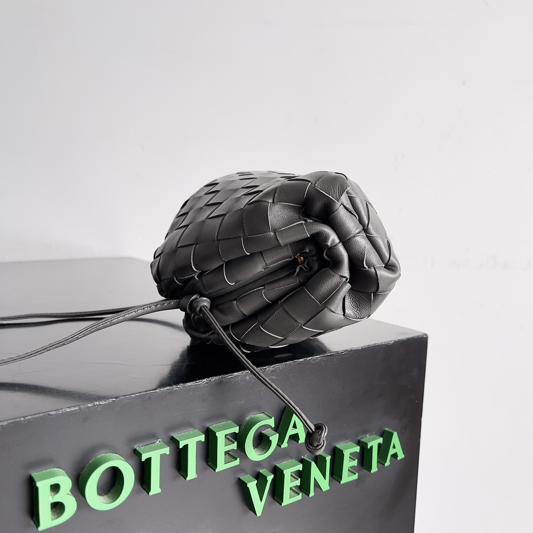 Bo*te*ga ve*ne*ta the pouch bag-22*9cm