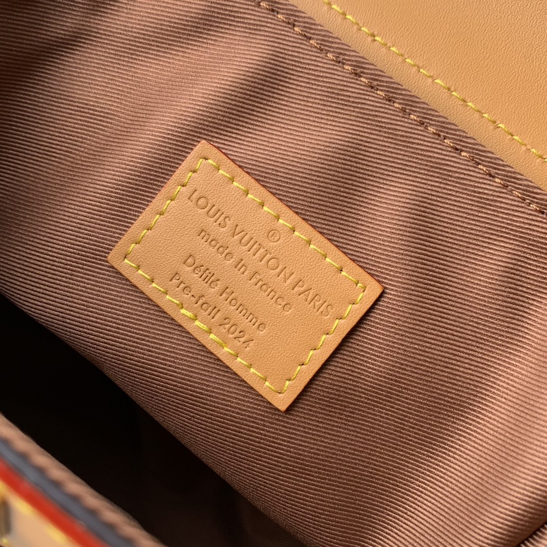 l**is V*t*n nano steamer bag-15 x 18 x 7cm