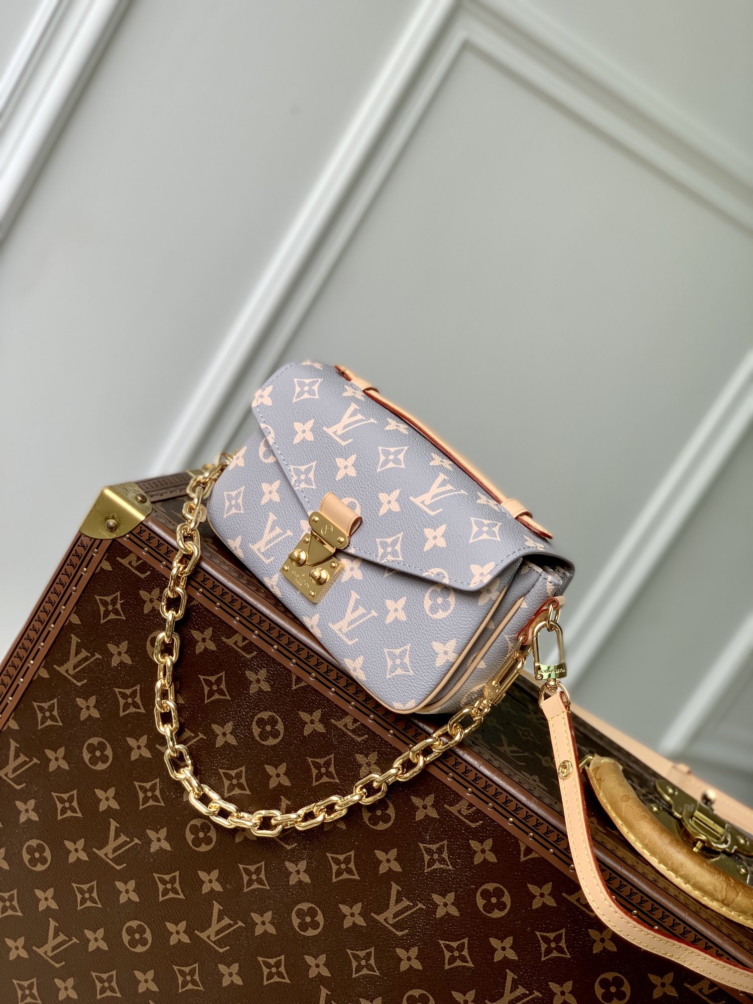 l**is V*t*n pochette metis east west handbags- m12429-21.5 x 13.5 x 6cm