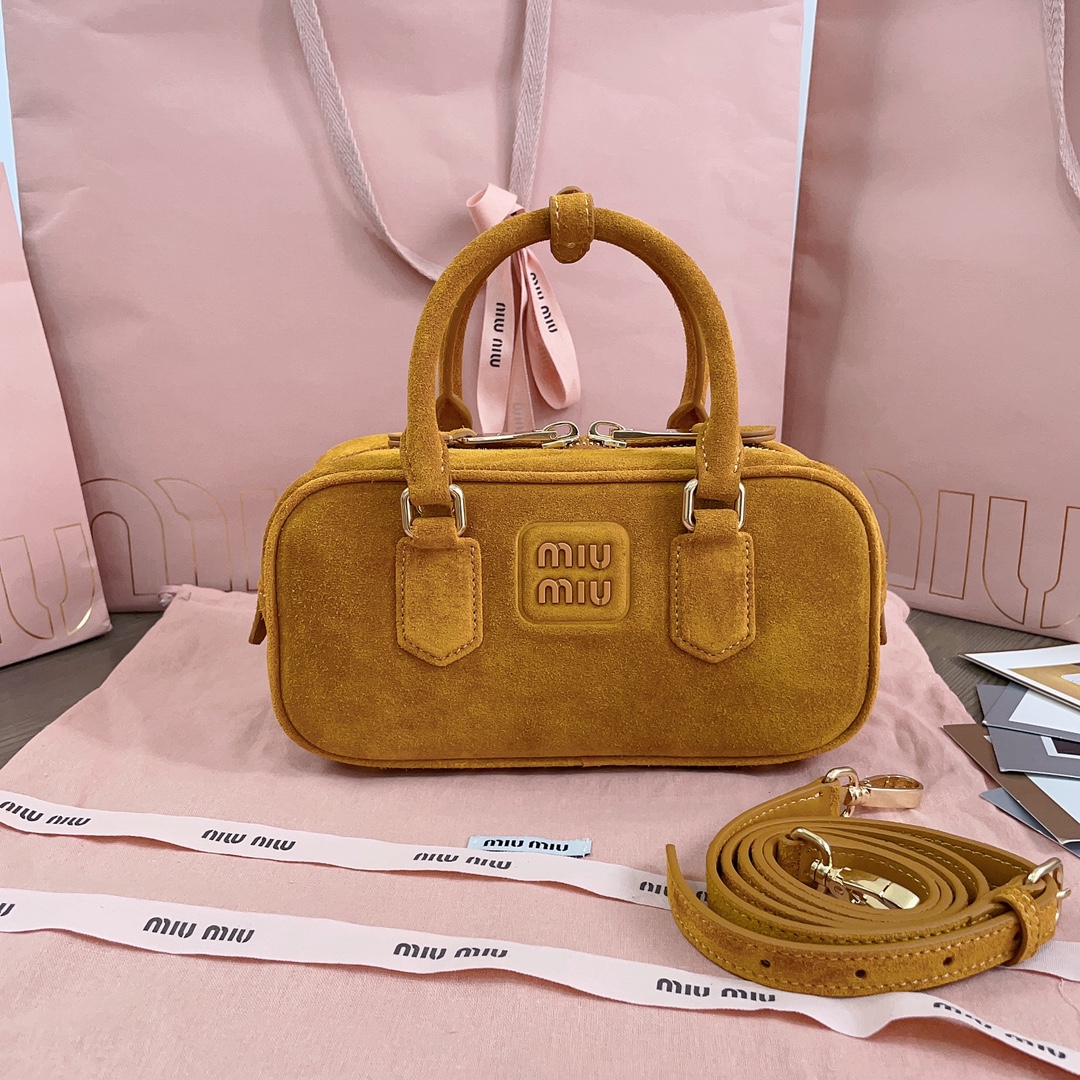 MiuMiu Top Handbags-22X10.5X7.5CM