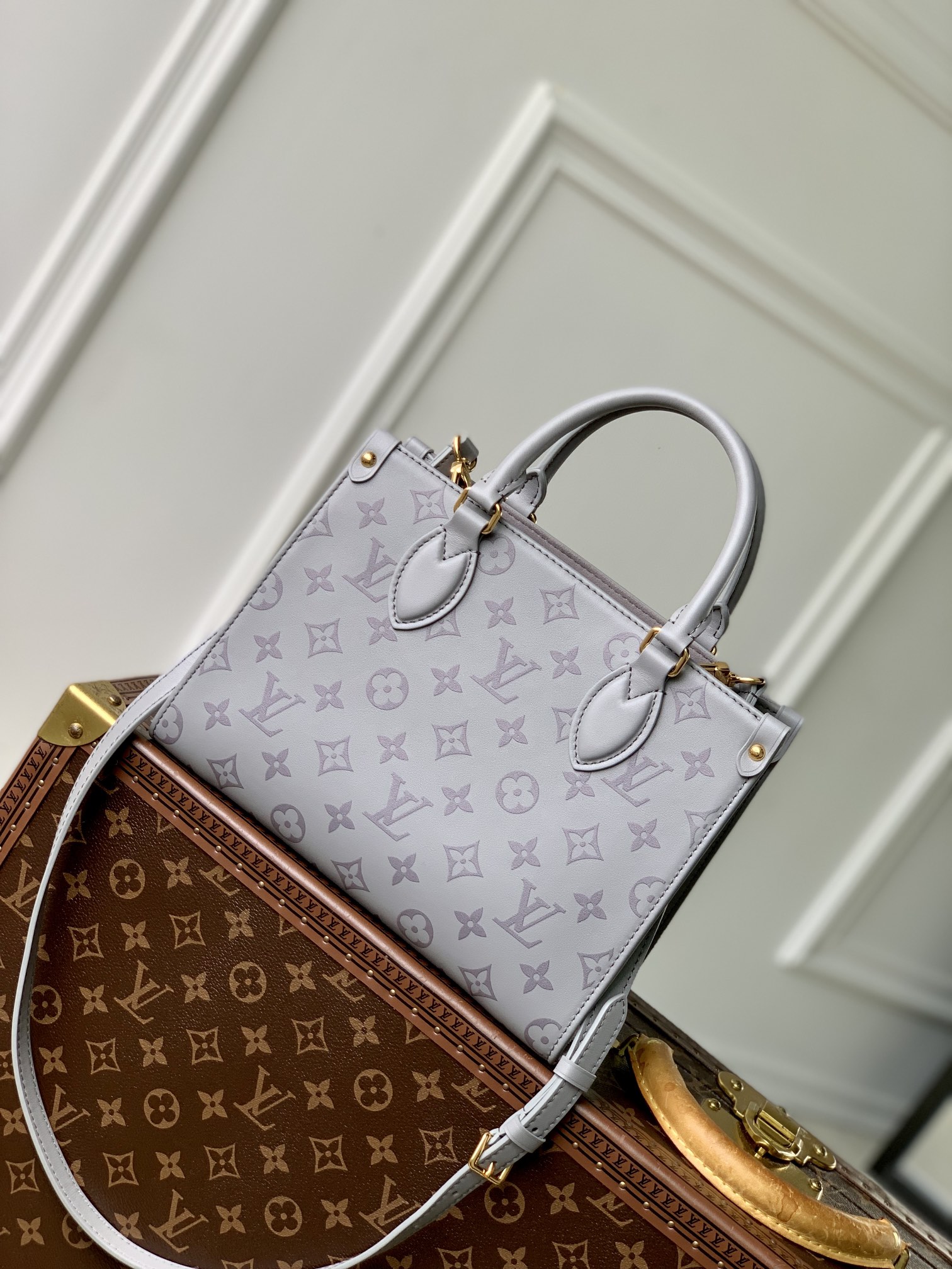 l**is V*t*n onthego handbag-25*19*11.5 cm