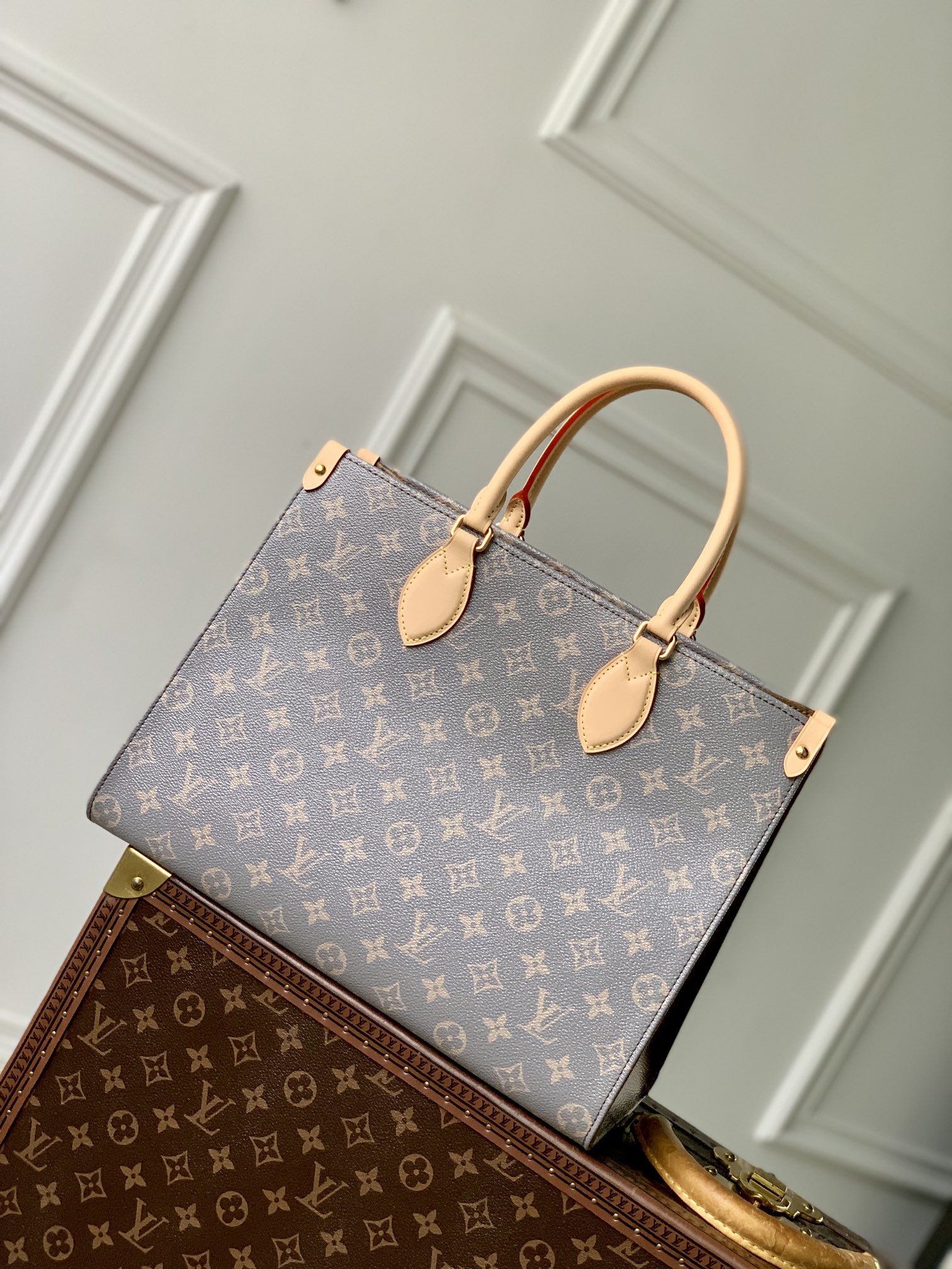 l**is V*t*n onthego handbag-35*27*14cm