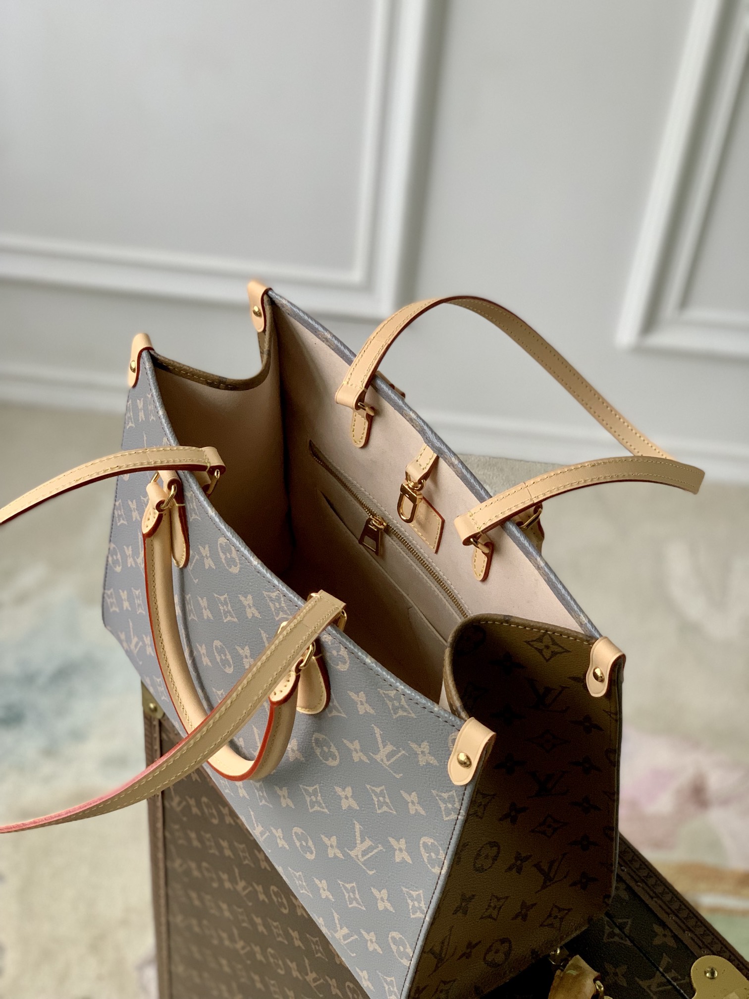 l**is V*t*n onthego handbag-35*27*14cm