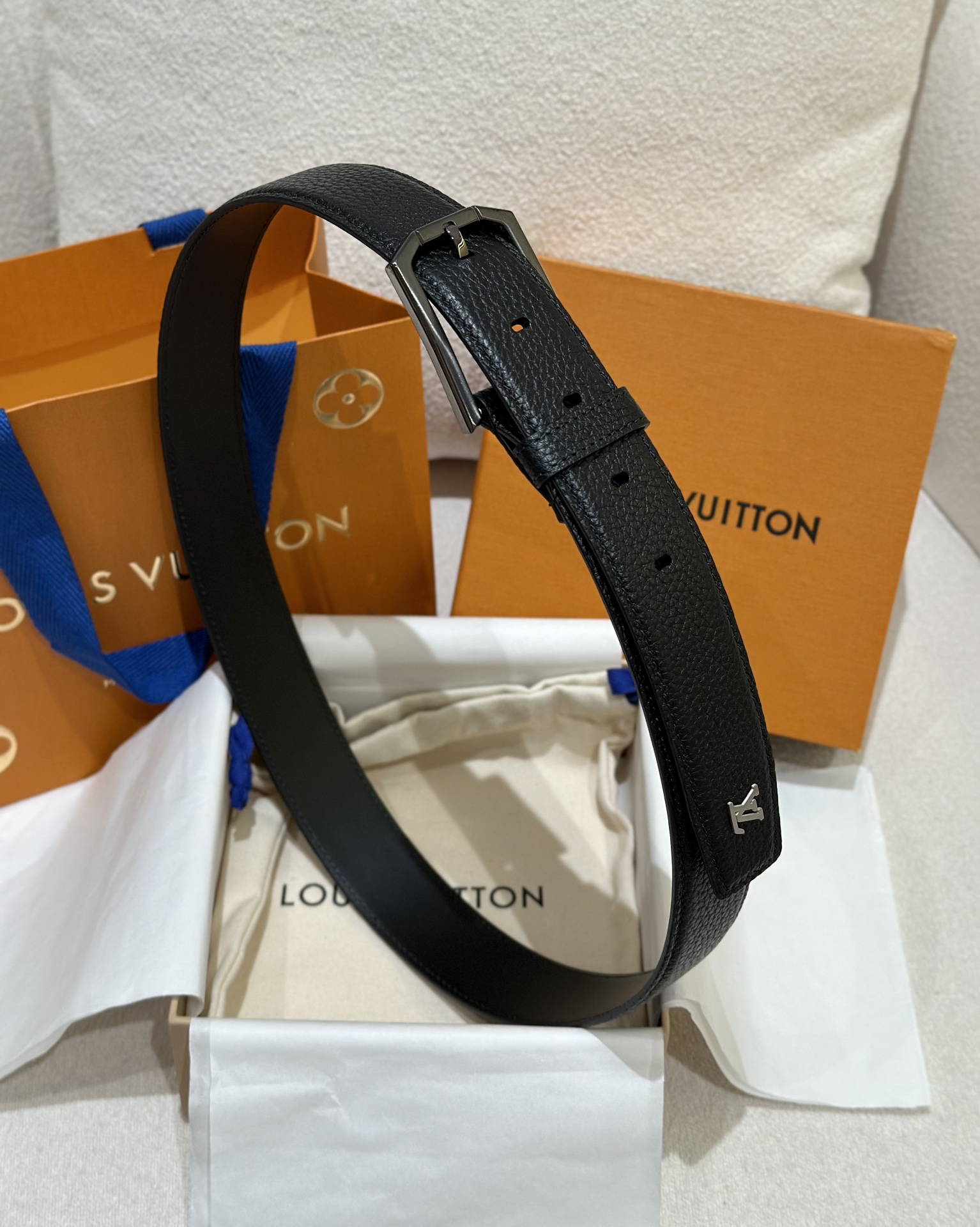 l**is V*t*n belt-4cm
