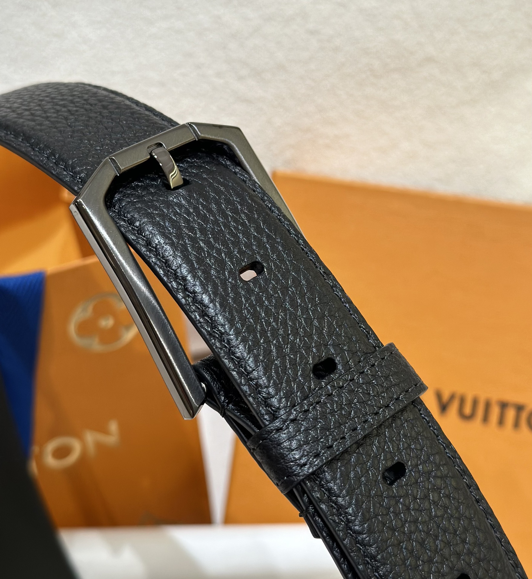 l**is V*t*n belt-4cm