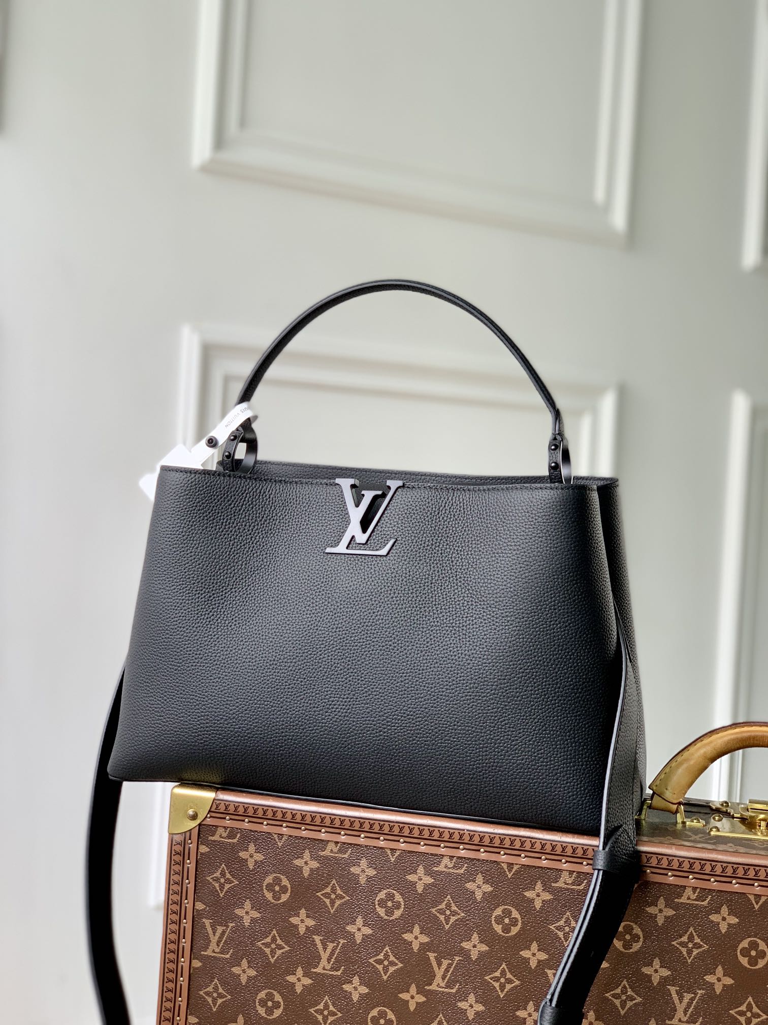 l**is V*t*n capucines souple handlebag-38 x 23 x 16cm