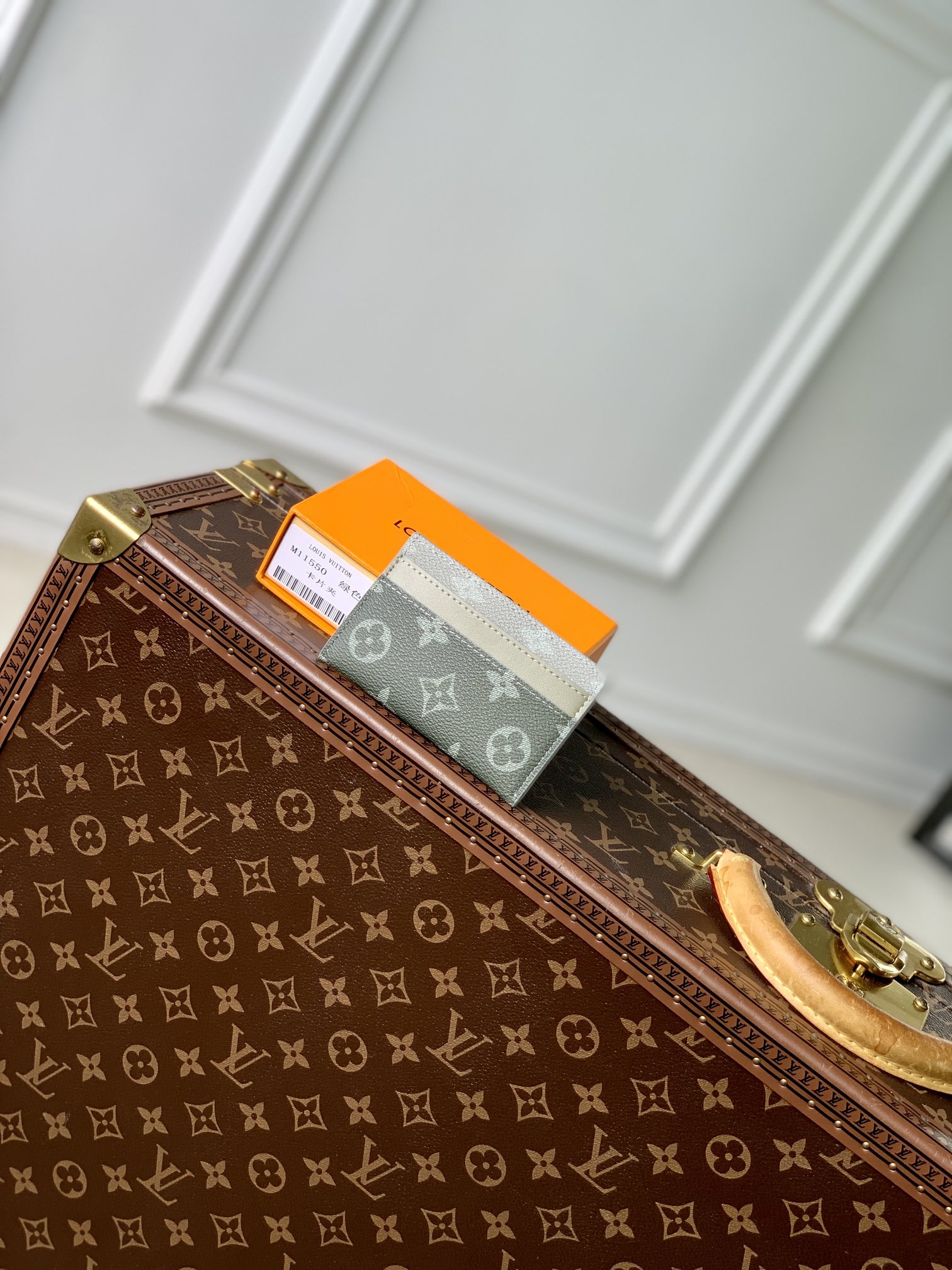 l**is V*t*n wallet