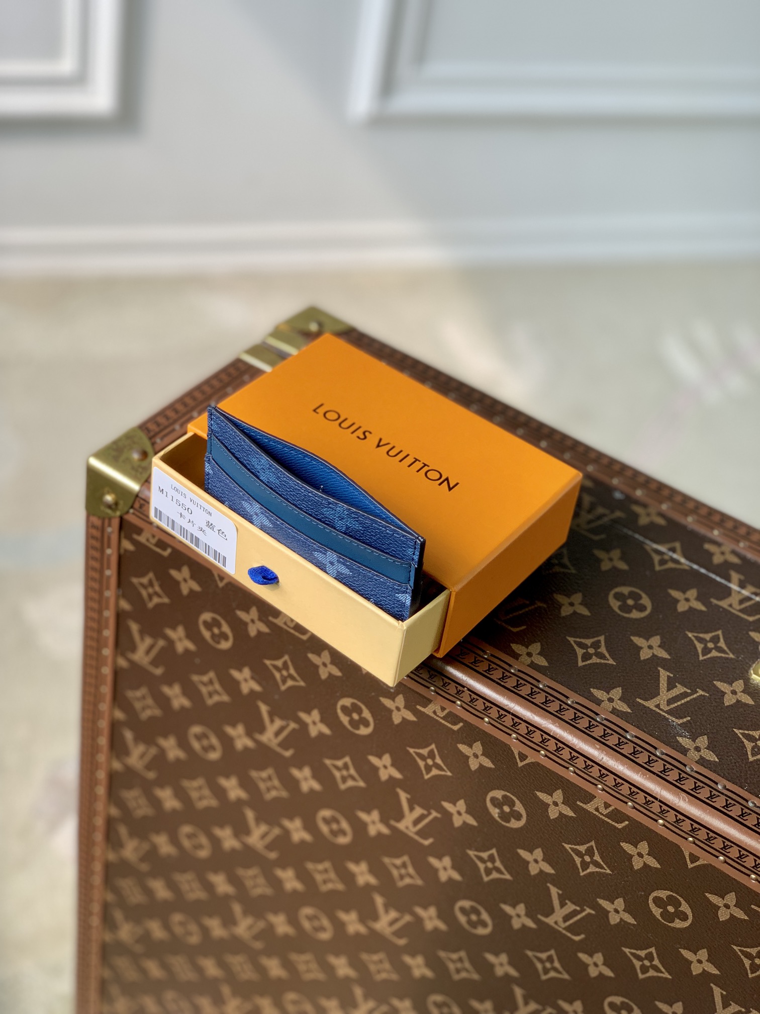 l**is V*t*n wallet