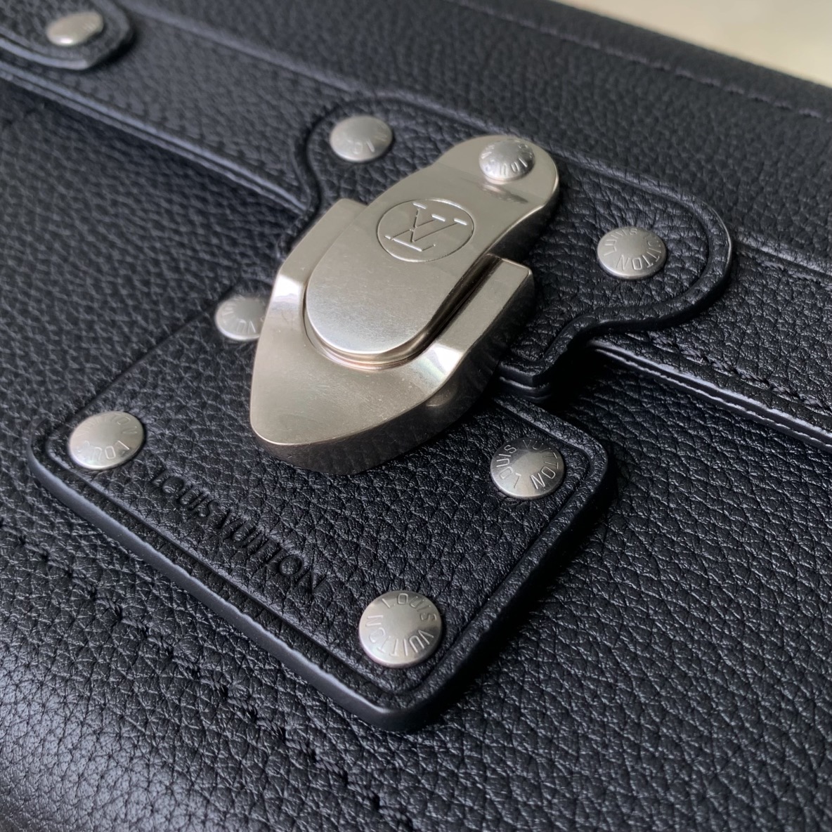 l**is V*t*n soul trunk handbag-19 x 15 x 7cm