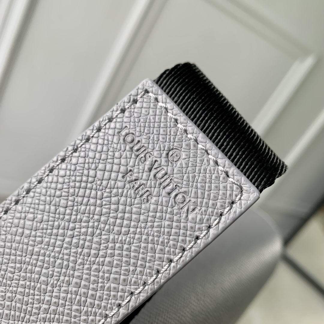 l**is V*t*n district messenger bag-m46255-26*20*7cm