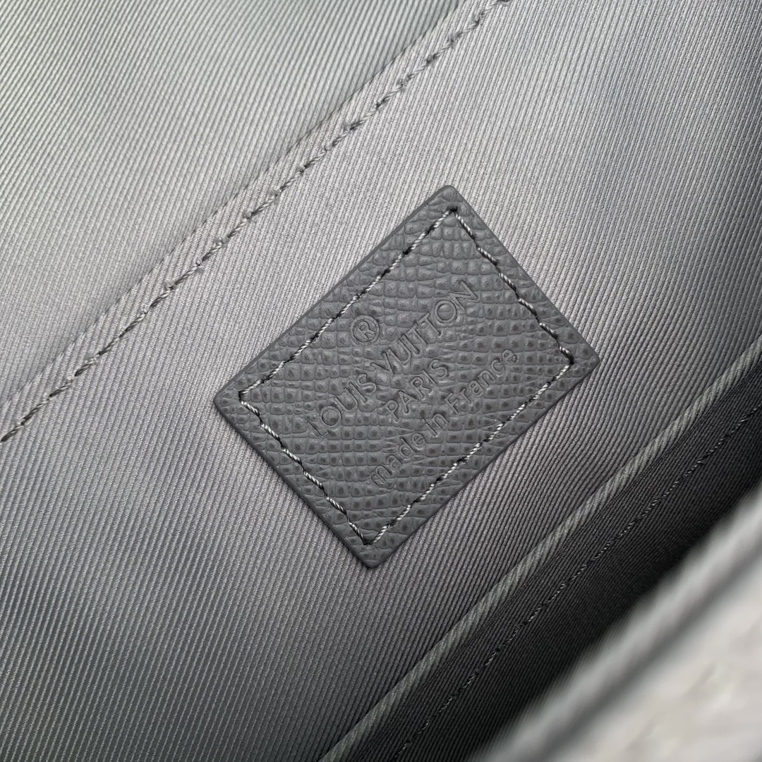 l**is V*t*n district messenger bag-m46255-26*20*7cm