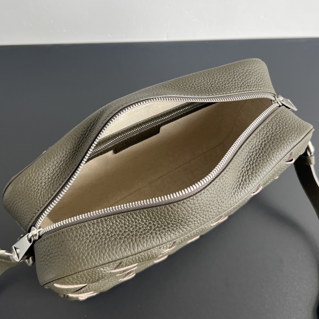 Bo*te*ga ve*ne*ta camera bag-29x19.5x7.5cm