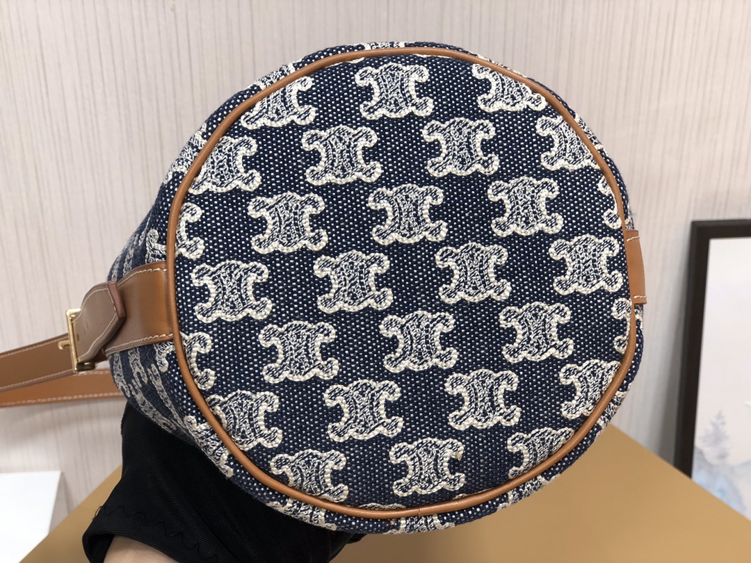 Celin Cabas Triomphe Bucket14X 21 X 14CM